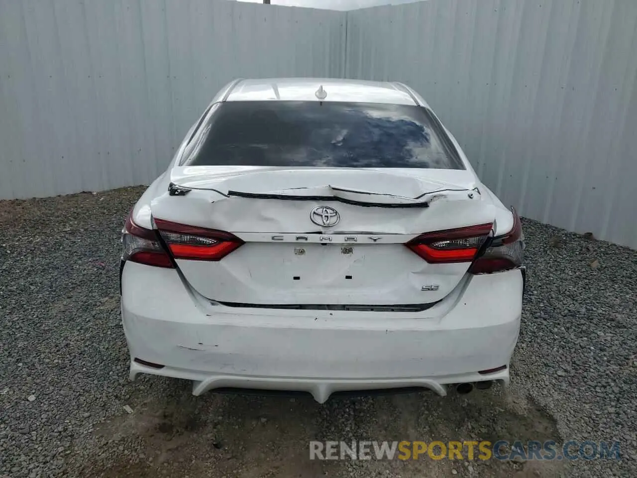 6 fotografías del automóvil dañado 4T1G11AK3MU579464 TOYOTA CAMRY 2025