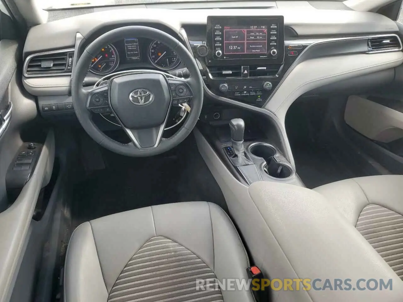 8 fotografías del automóvil dañado 4T1G11AK3MU579464 TOYOTA CAMRY 2025