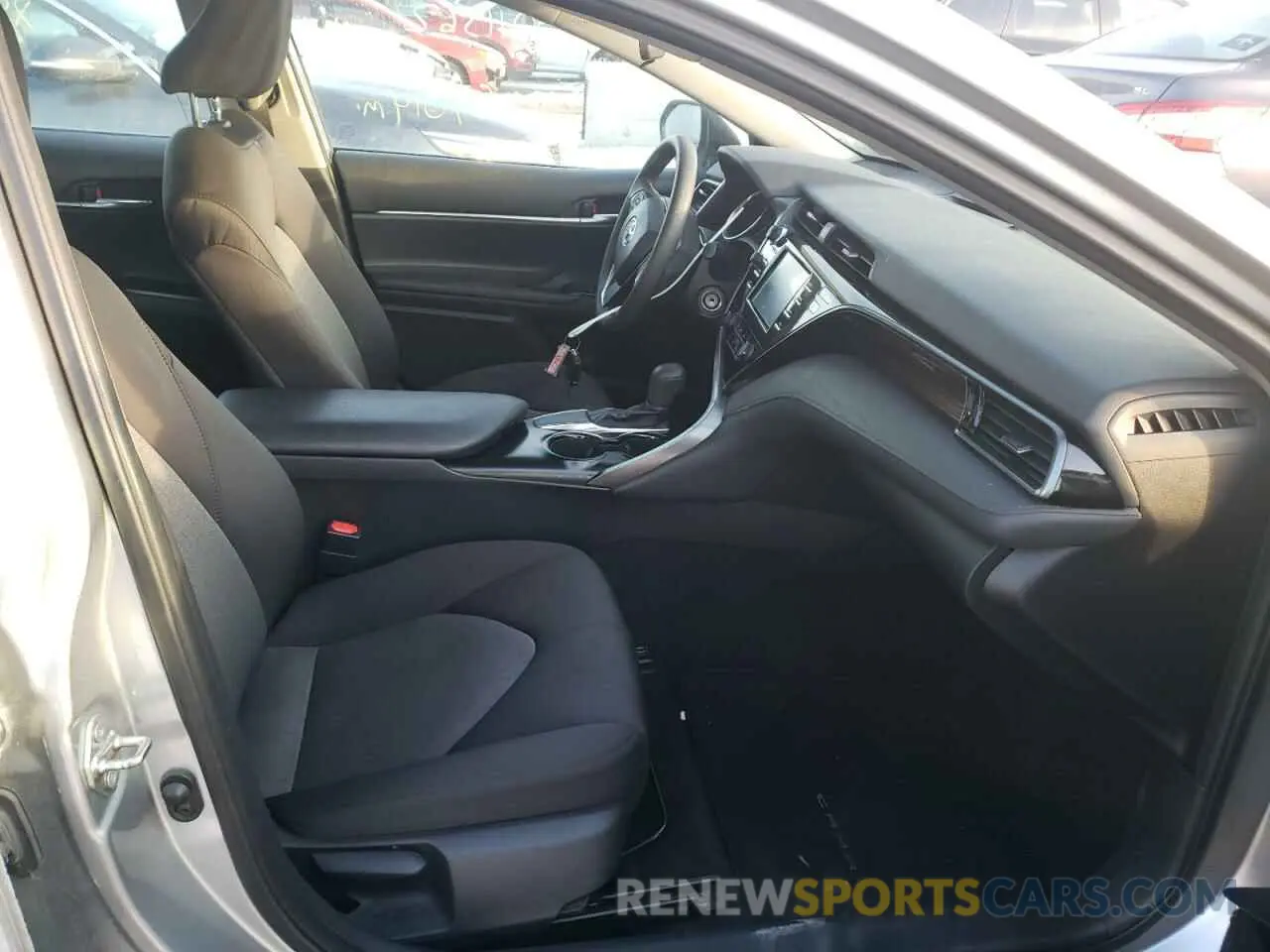 5 fotografías del automóvil dañado 4T1B11HKXKU785751 TOYOTA CAMRY 4C 2019