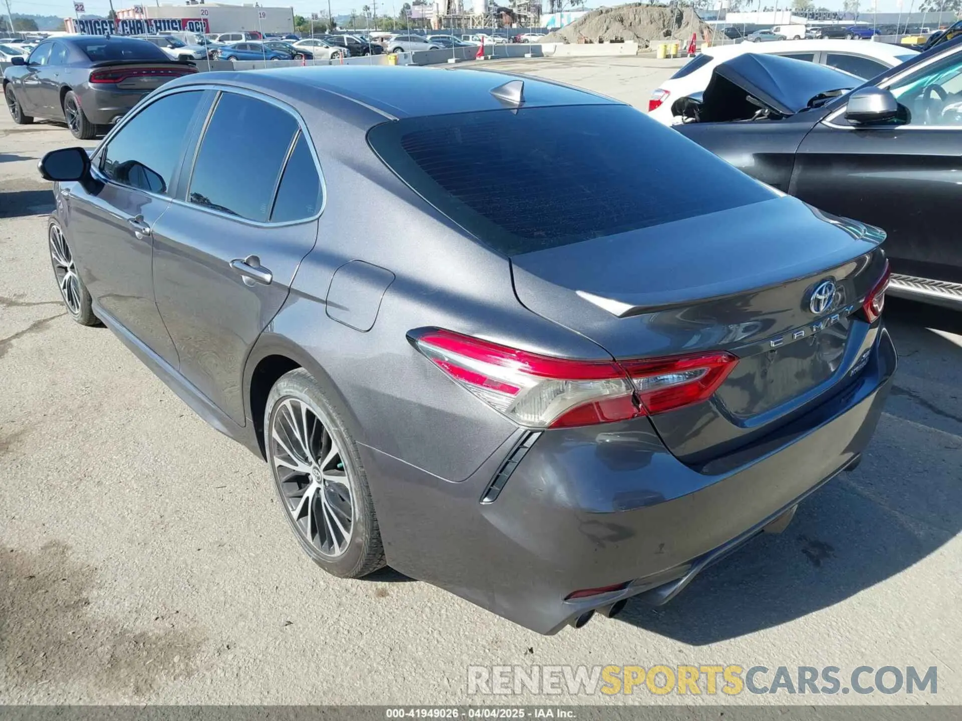 3 fotografías del automóvil dañado 4T1B21HK0KU513268 TOYOTA CAMRY HYBRID 2019
