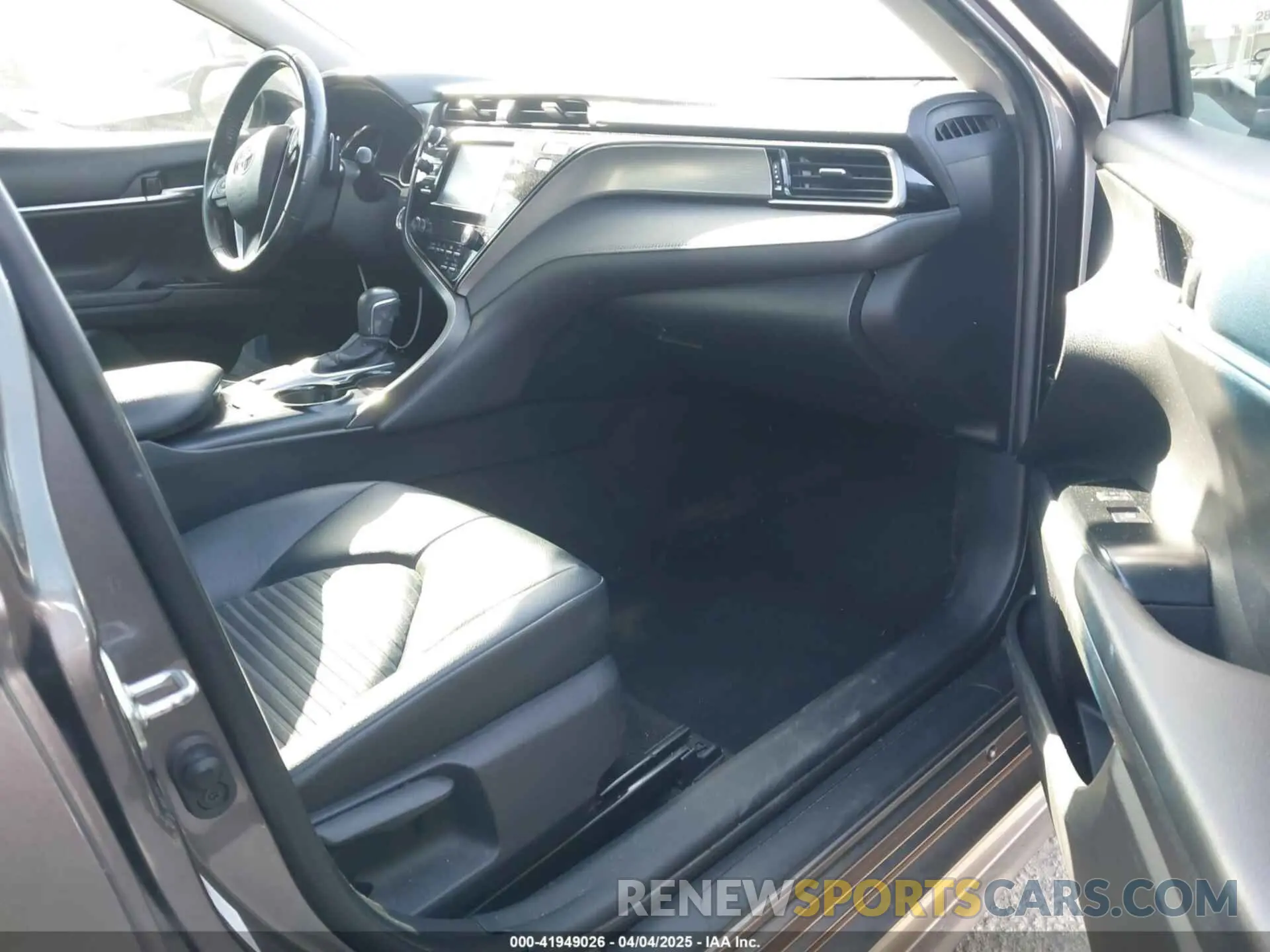 5 fotografías del automóvil dañado 4T1B21HK0KU513268 TOYOTA CAMRY HYBRID 2019