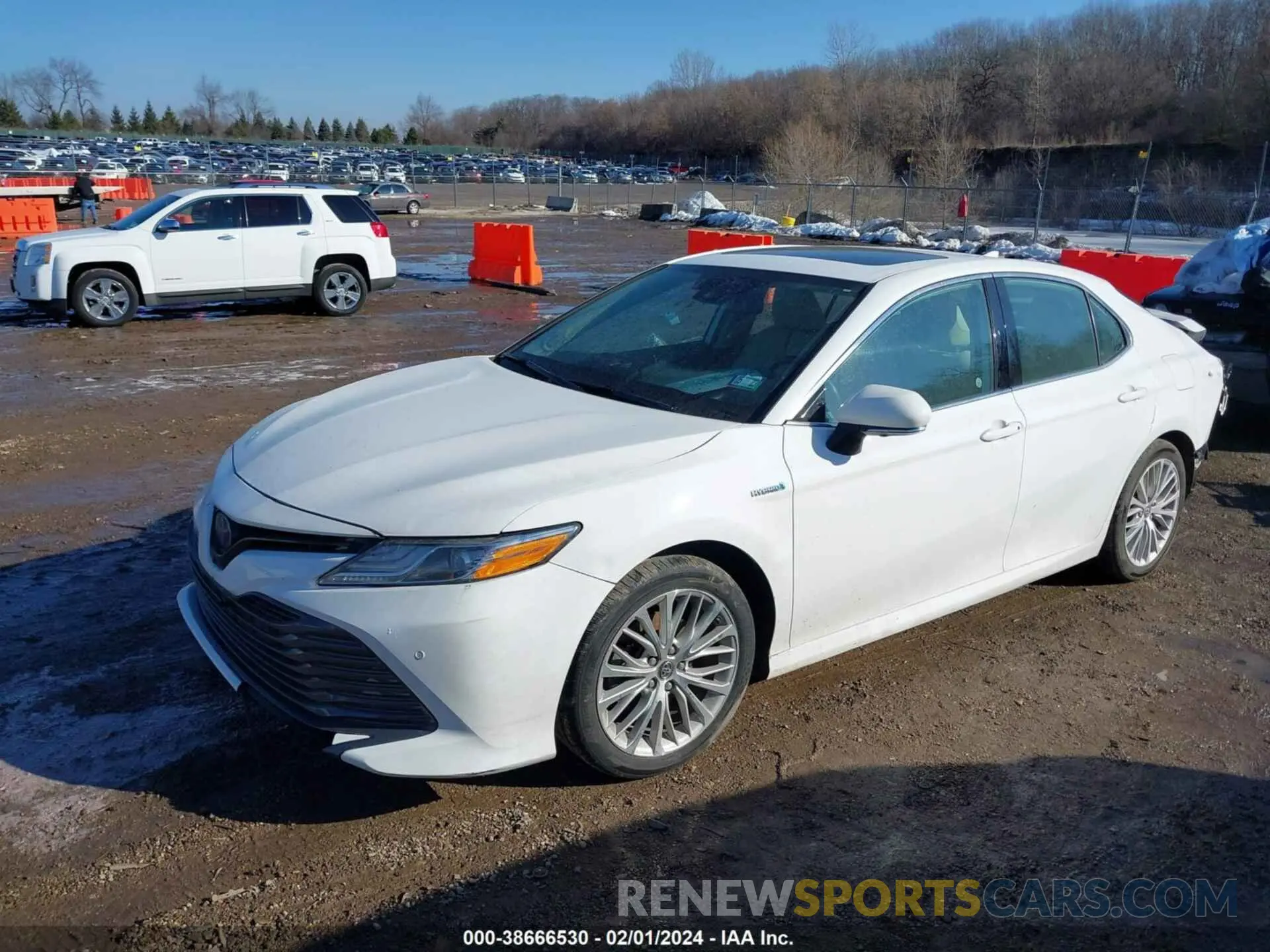 2 fotografías del automóvil dañado 4T1B21HK1KU516048 TOYOTA CAMRY HYBRID 2019