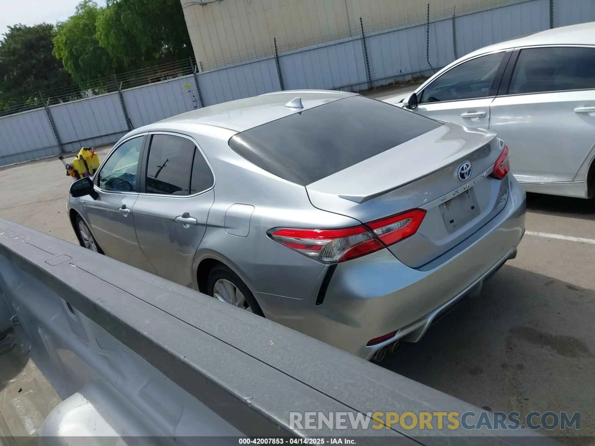 14 fotografías del automóvil dañado 4T1B21HK2KU011328 TOYOTA CAMRY HYBRID 2019