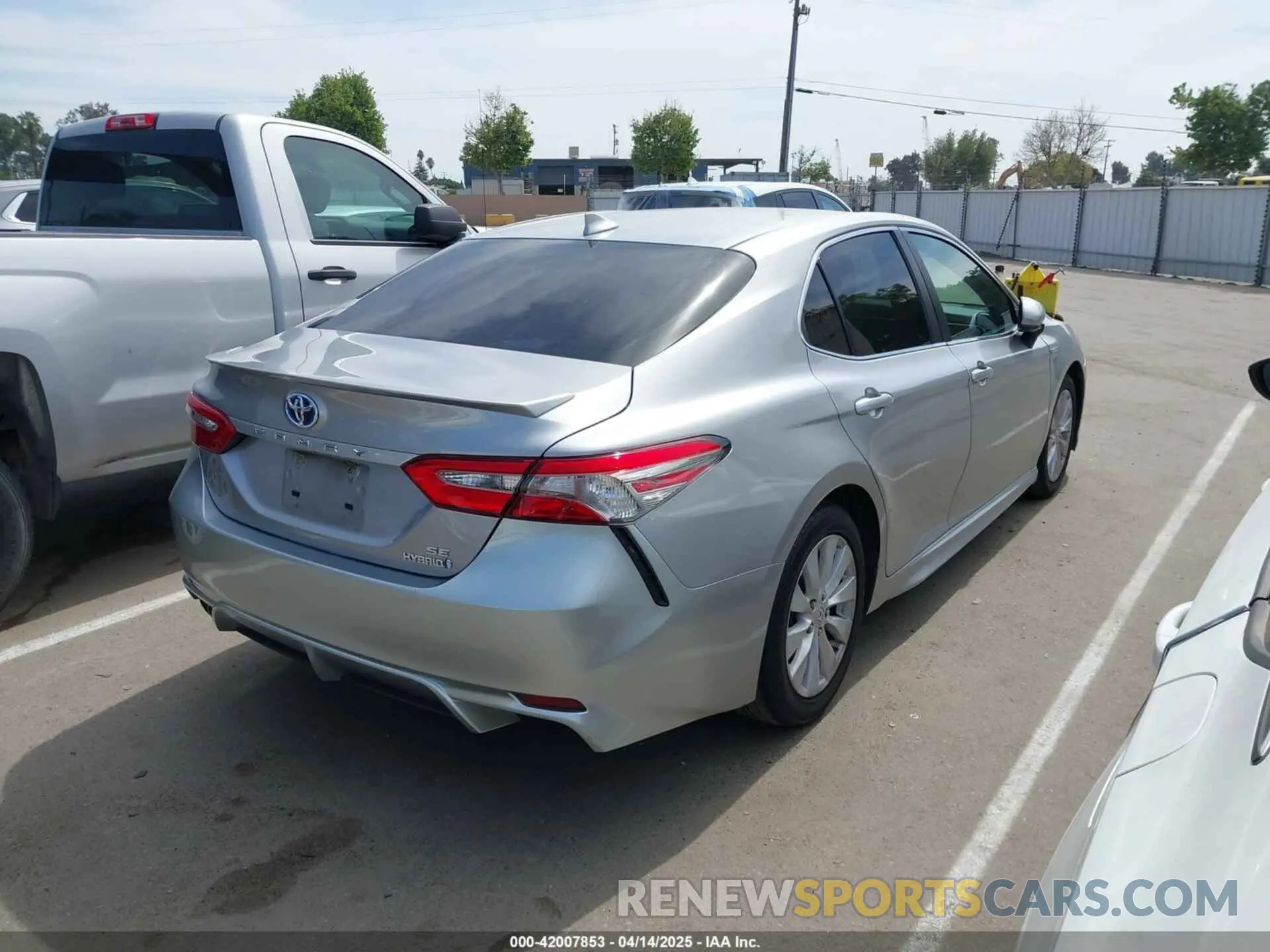 4 fotografías del automóvil dañado 4T1B21HK2KU011328 TOYOTA CAMRY HYBRID 2019