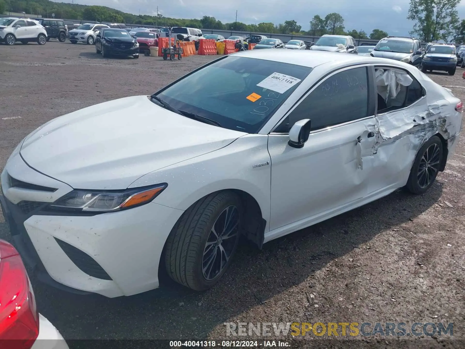 2 fotografías del automóvil dañado 4T1B21HK4KU521227 TOYOTA CAMRY HYBRID 2019