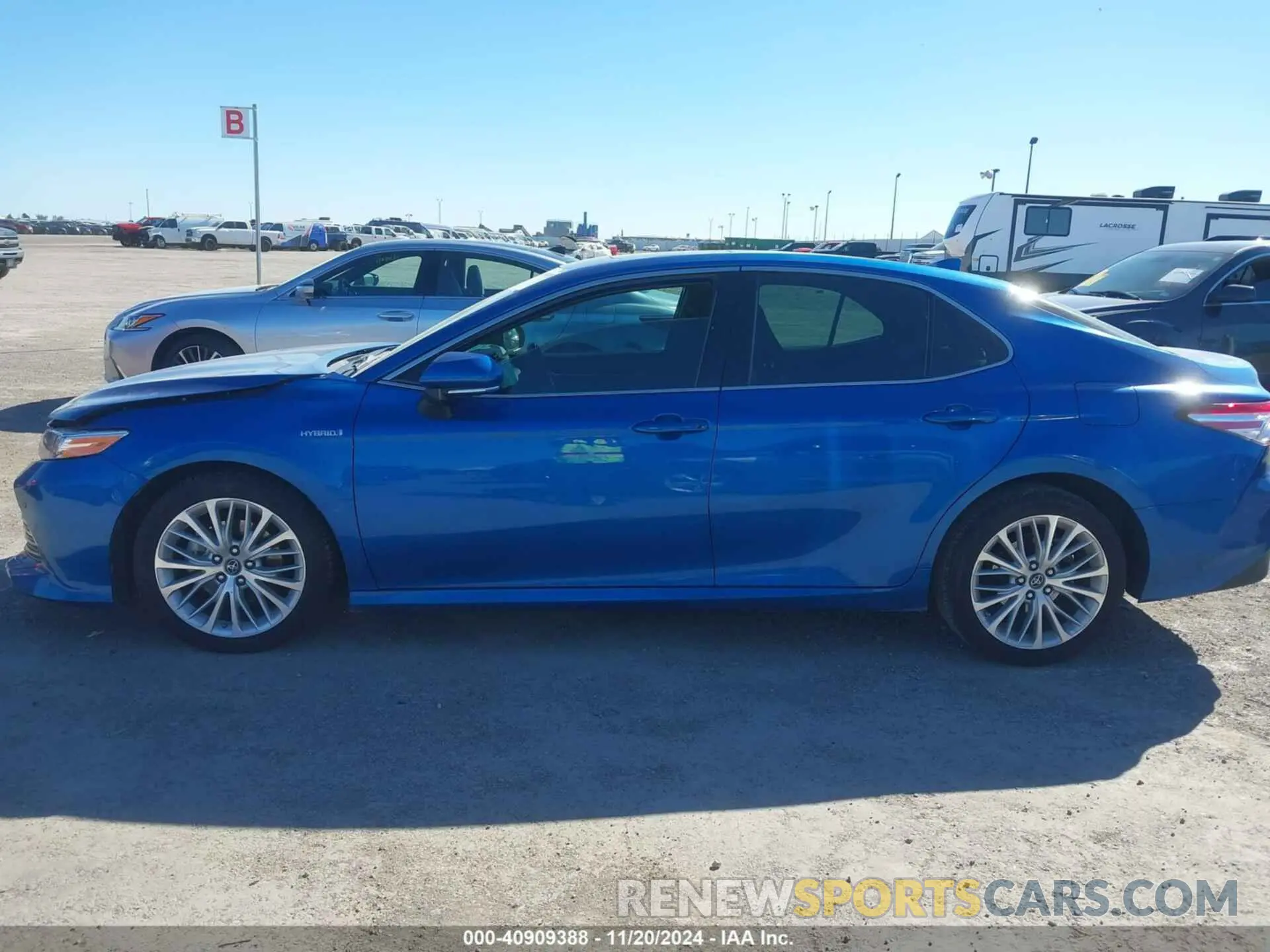 14 fotografías del automóvil dañado 4T1B21HK8KU011110 TOYOTA CAMRY HYBRID 2019