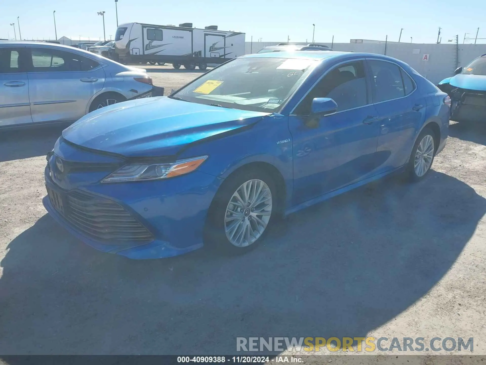 2 fotografías del automóvil dañado 4T1B21HK8KU011110 TOYOTA CAMRY HYBRID 2019