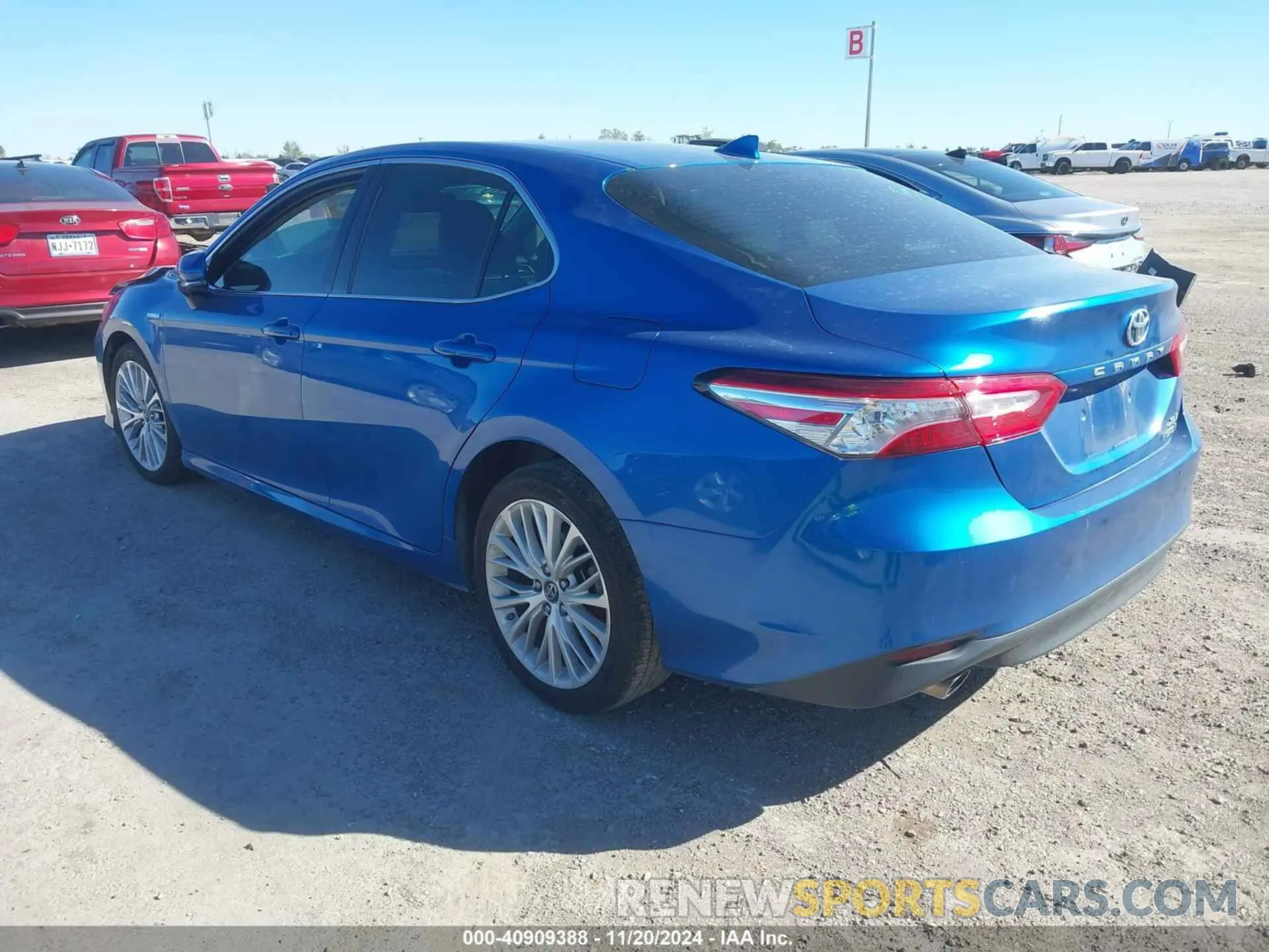 3 fotografías del automóvil dañado 4T1B21HK8KU011110 TOYOTA CAMRY HYBRID 2019