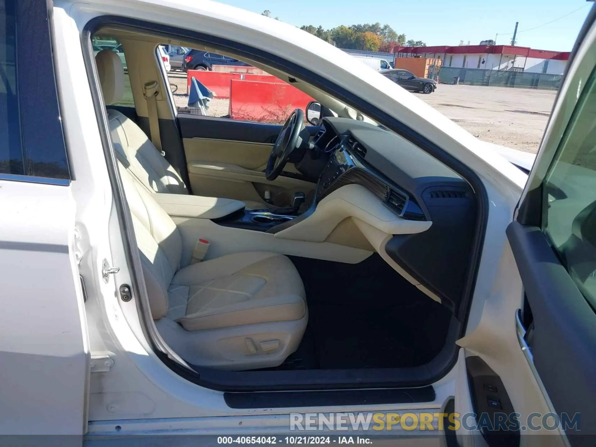 5 fotografías del automóvil dañado 4T1B21HK8KU511025 TOYOTA CAMRY HYBRID 2019