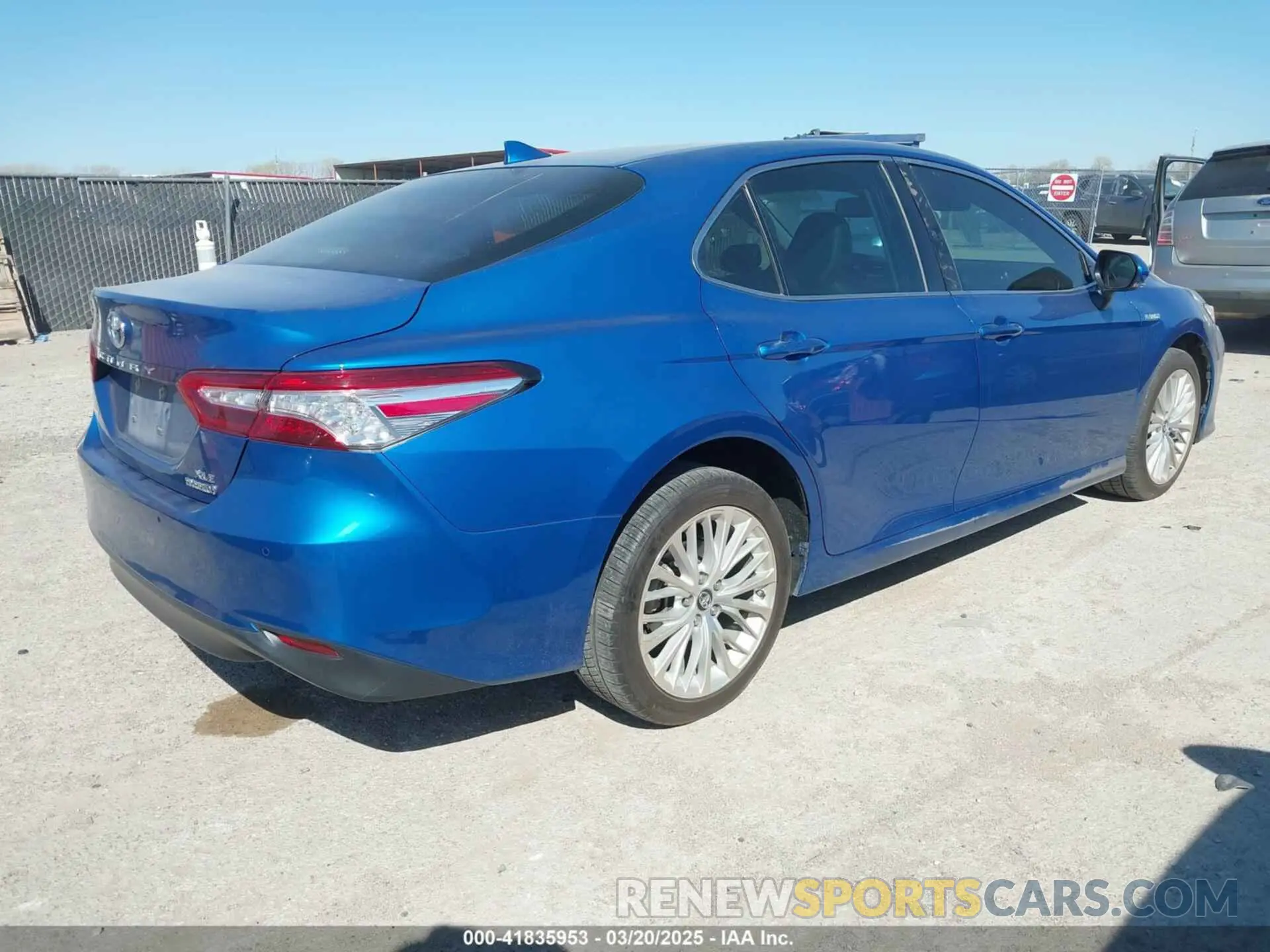 4 fotografías del automóvil dañado 4T1B21HK9KU011245 TOYOTA CAMRY HYBRID 2019