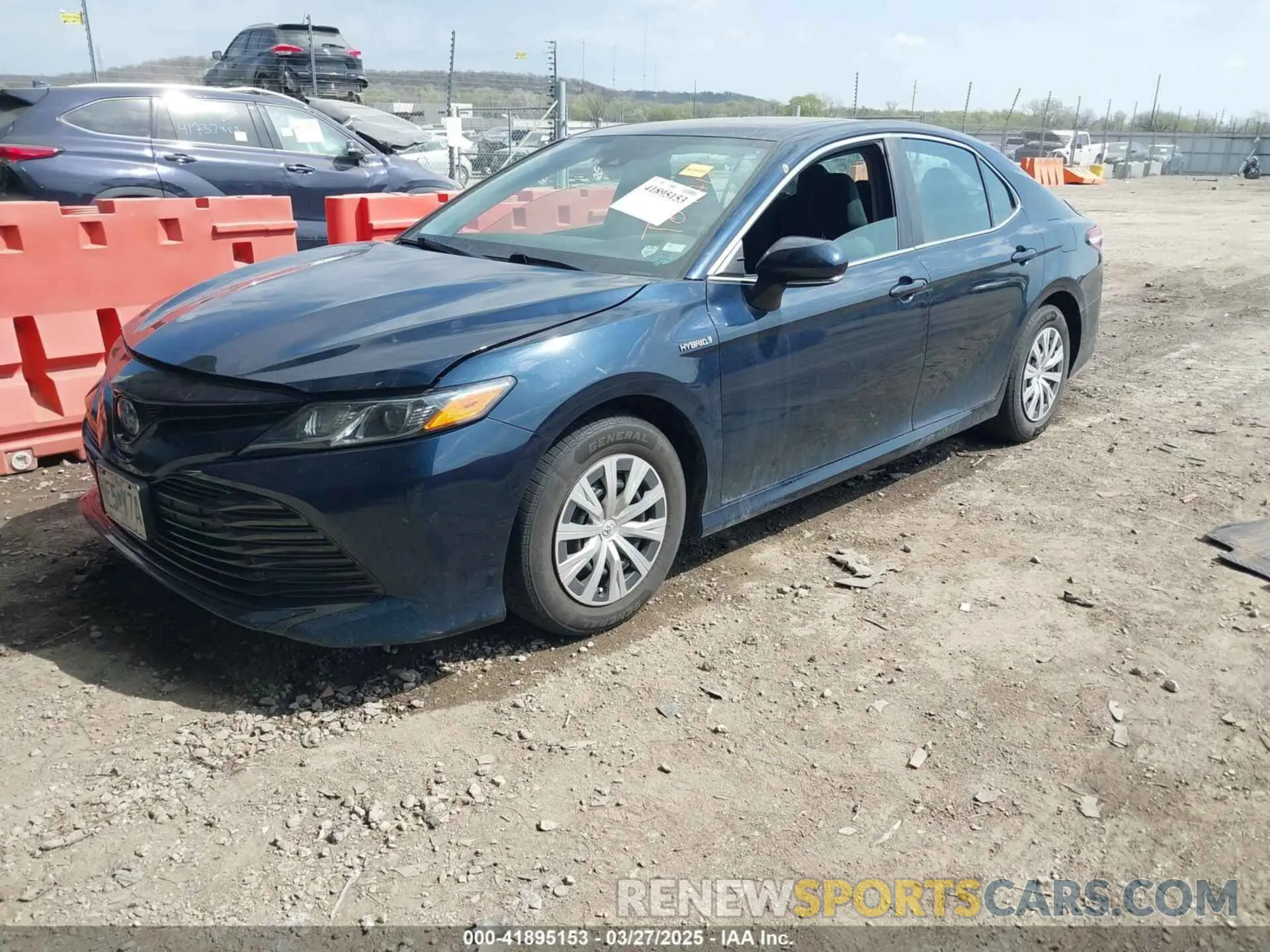 2 fotografías del automóvil dañado 4T1B31HK1KU512739 TOYOTA CAMRY HYBRID 2019