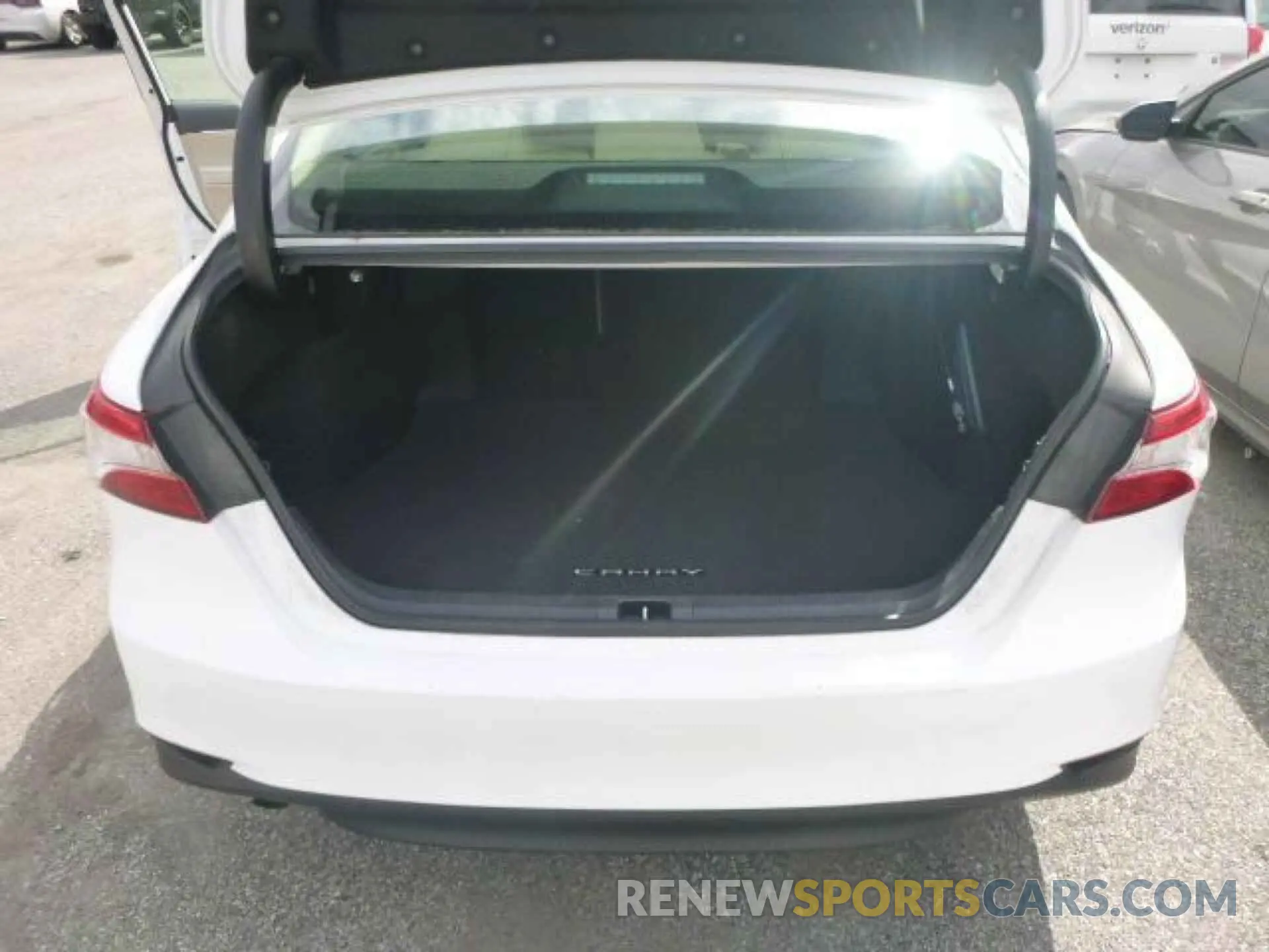 13 fotografías del automóvil dañado 4T1B31HK1KU514166 TOYOTA CAMRY HYBRID 2019