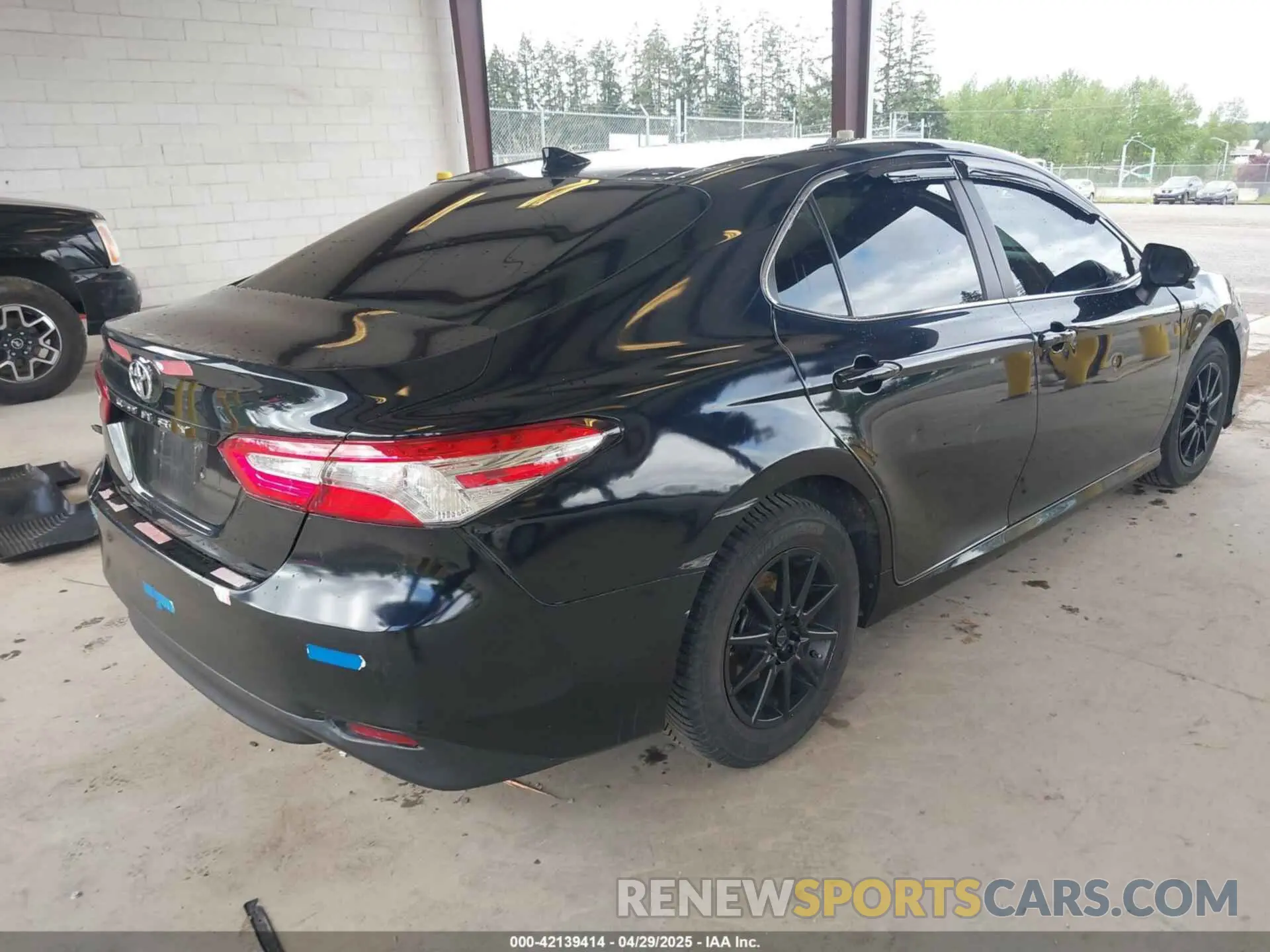 4 fotografías del automóvil dañado 4T1B31HK3KU517800 TOYOTA CAMRY HYBRID 2019