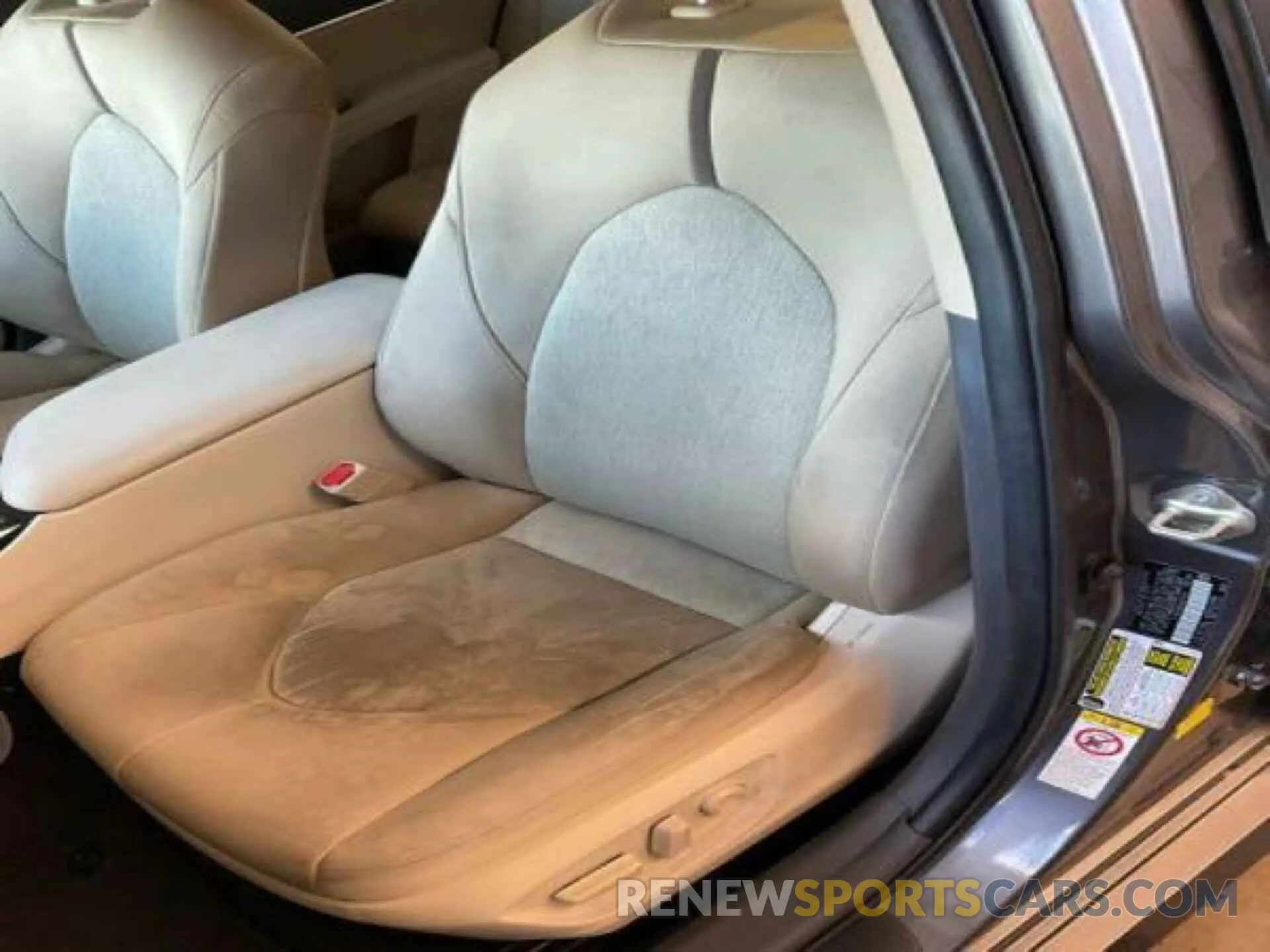 17 fotografías del automóvil dañado 4T1B31HK7KU514074 TOYOTA CAMRY HYBRID 2019