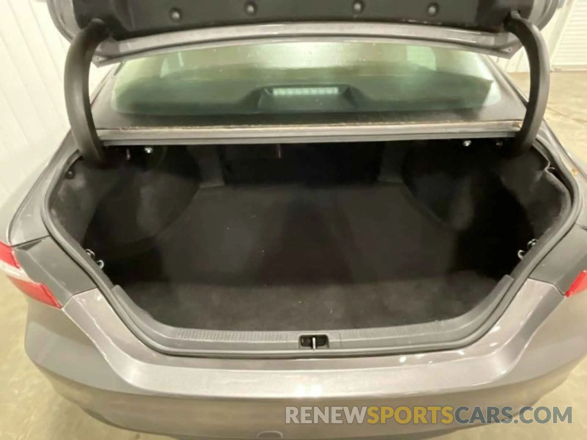 2 fotografías del automóvil dañado 4T1B31HK7KU514074 TOYOTA CAMRY HYBRID 2019