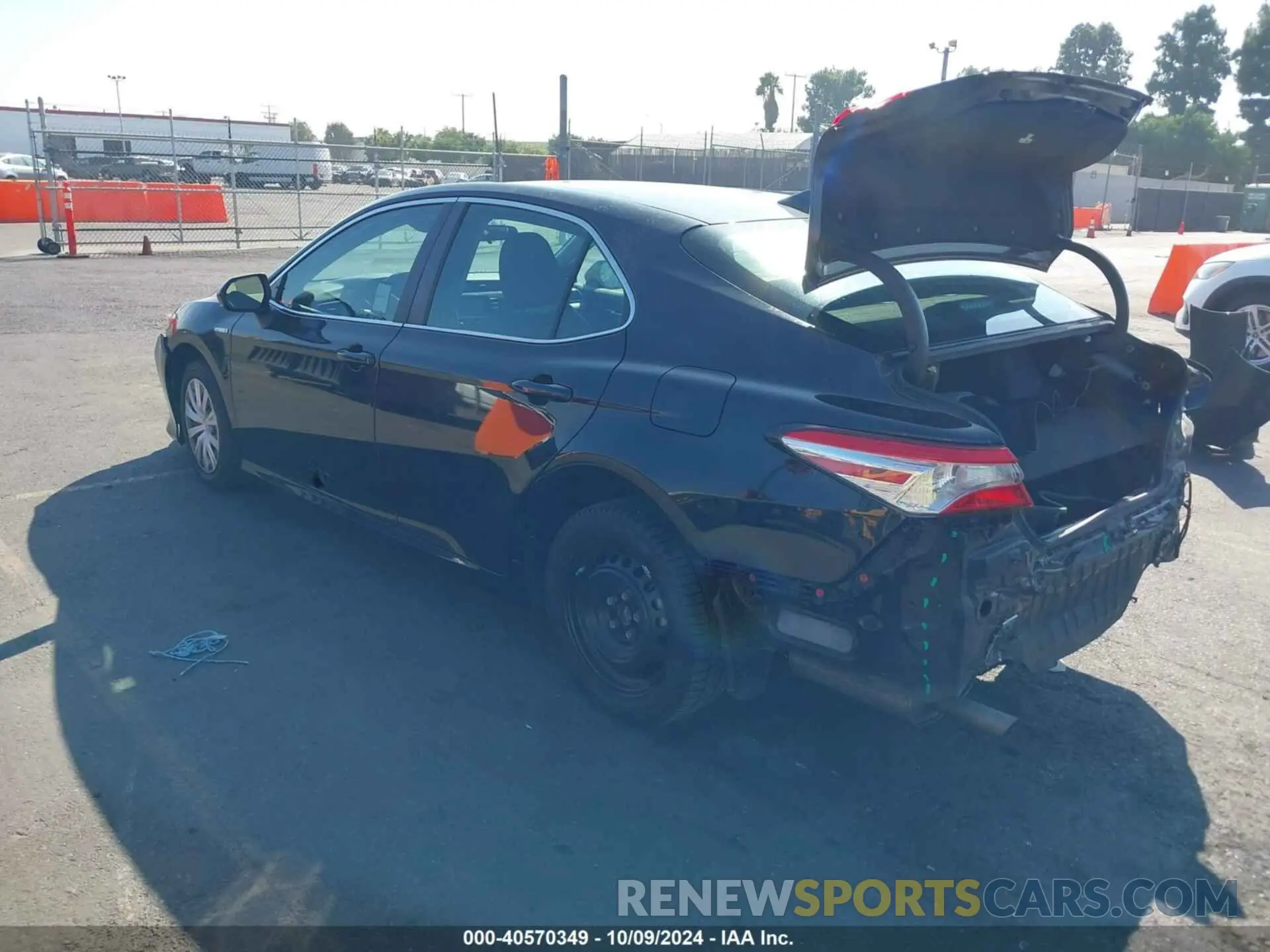 3 fotografías del automóvil dañado 4T1B31HK9KU006429 TOYOTA CAMRY HYBRID 2019