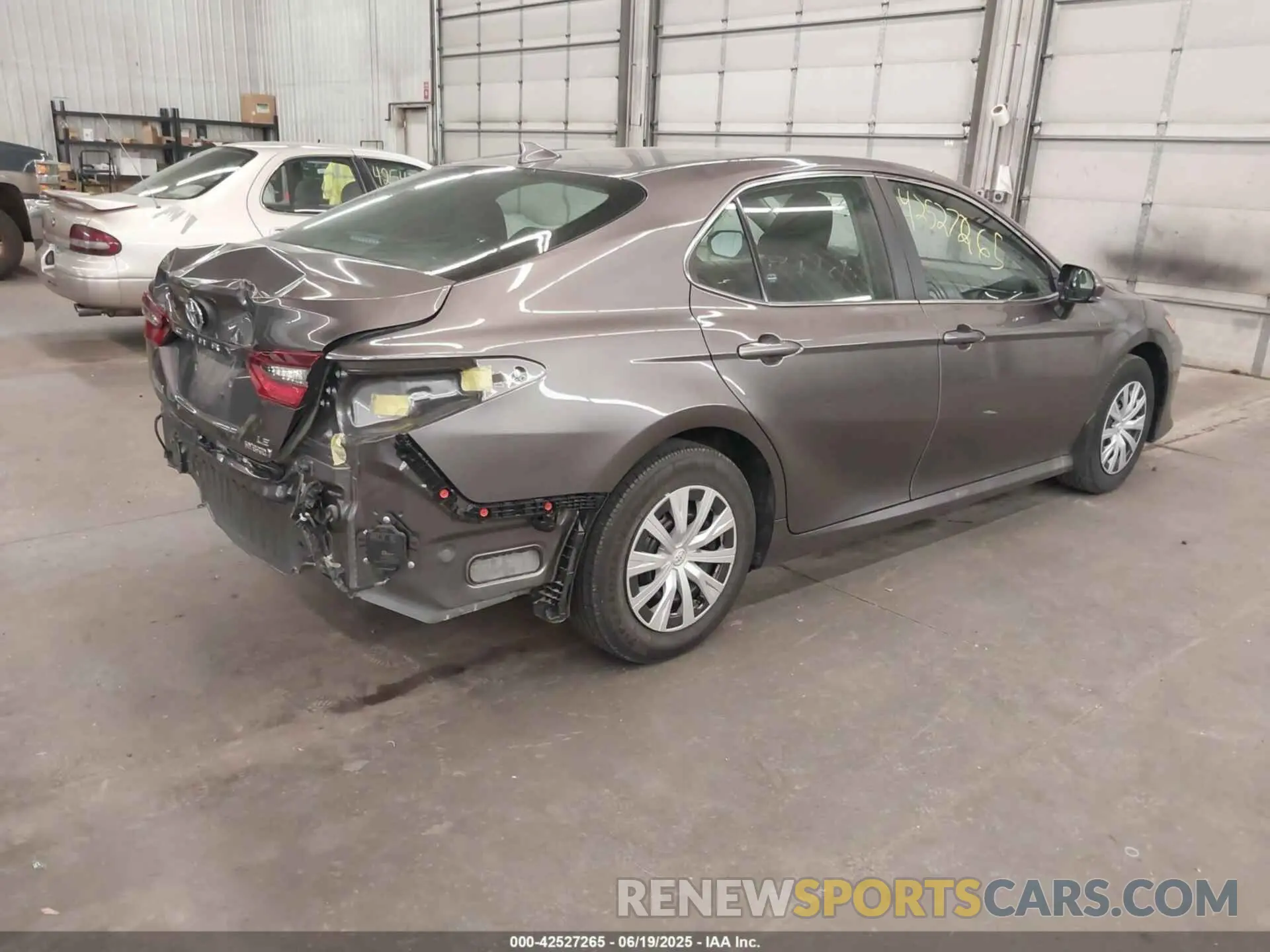 4 fotografías del automóvil dañado 4T1C31AK5RU626333 TOYOTA CAMRY HYBRID 2024
