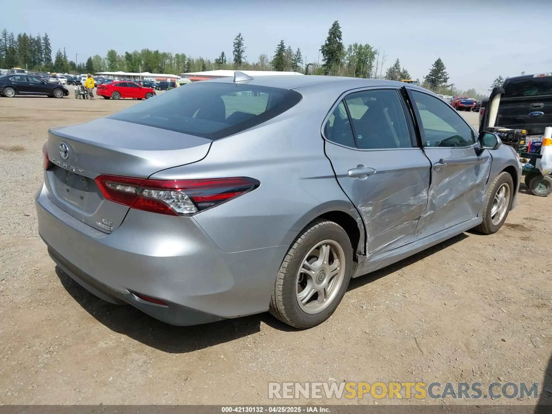 4 fotografías del automóvil dañado 4T1F31AK4RU622545 TOYOTA CAMRY HYBRID 2024