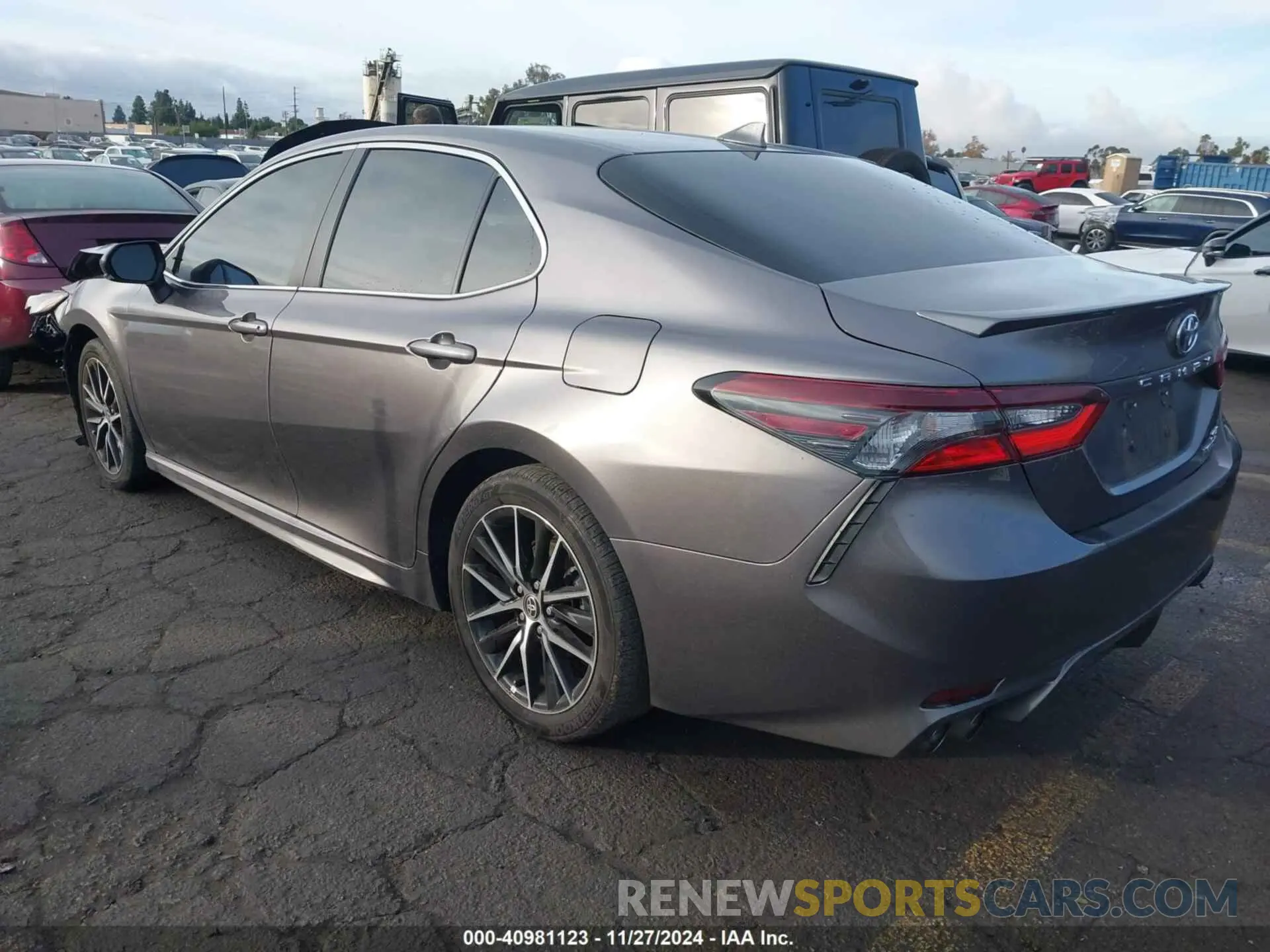 3 fotografías del automóvil dañado 4T1G31AK2RU063078 TOYOTA CAMRY HYBRID 2024