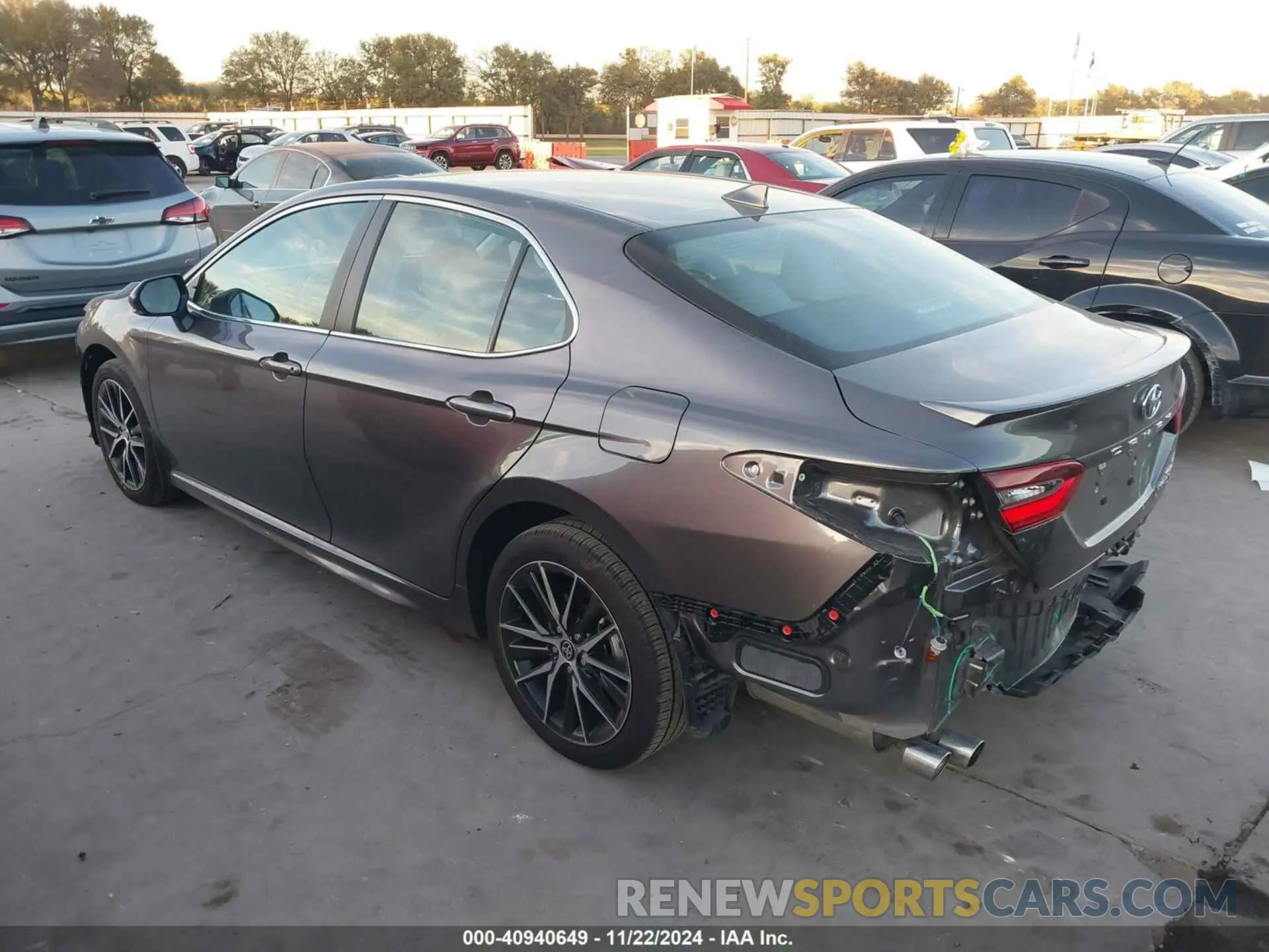 3 fotografías del automóvil dañado 4T1G31AK2RU624198 TOYOTA CAMRY HYBRID 2024