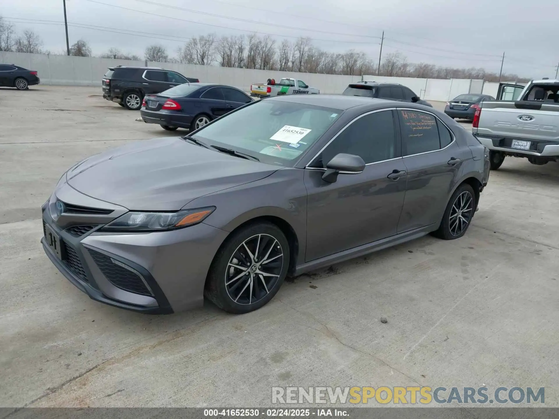 2 fotografías del automóvil dañado 4T1G31AK5RU629041 TOYOTA CAMRY HYBRID 2024