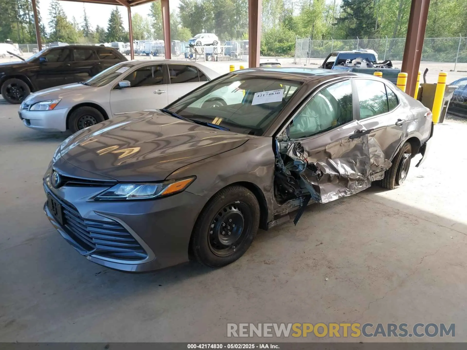 2 fotografías del automóvil dañado 4T1H31AK2RU077602 TOYOTA CAMRY HYBRID 2024