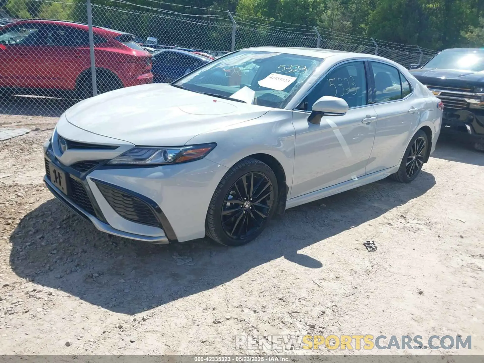 2 fotografías del automóvil dañado 4T1K31AK1RU063874 TOYOTA CAMRY HYBRID 2024
