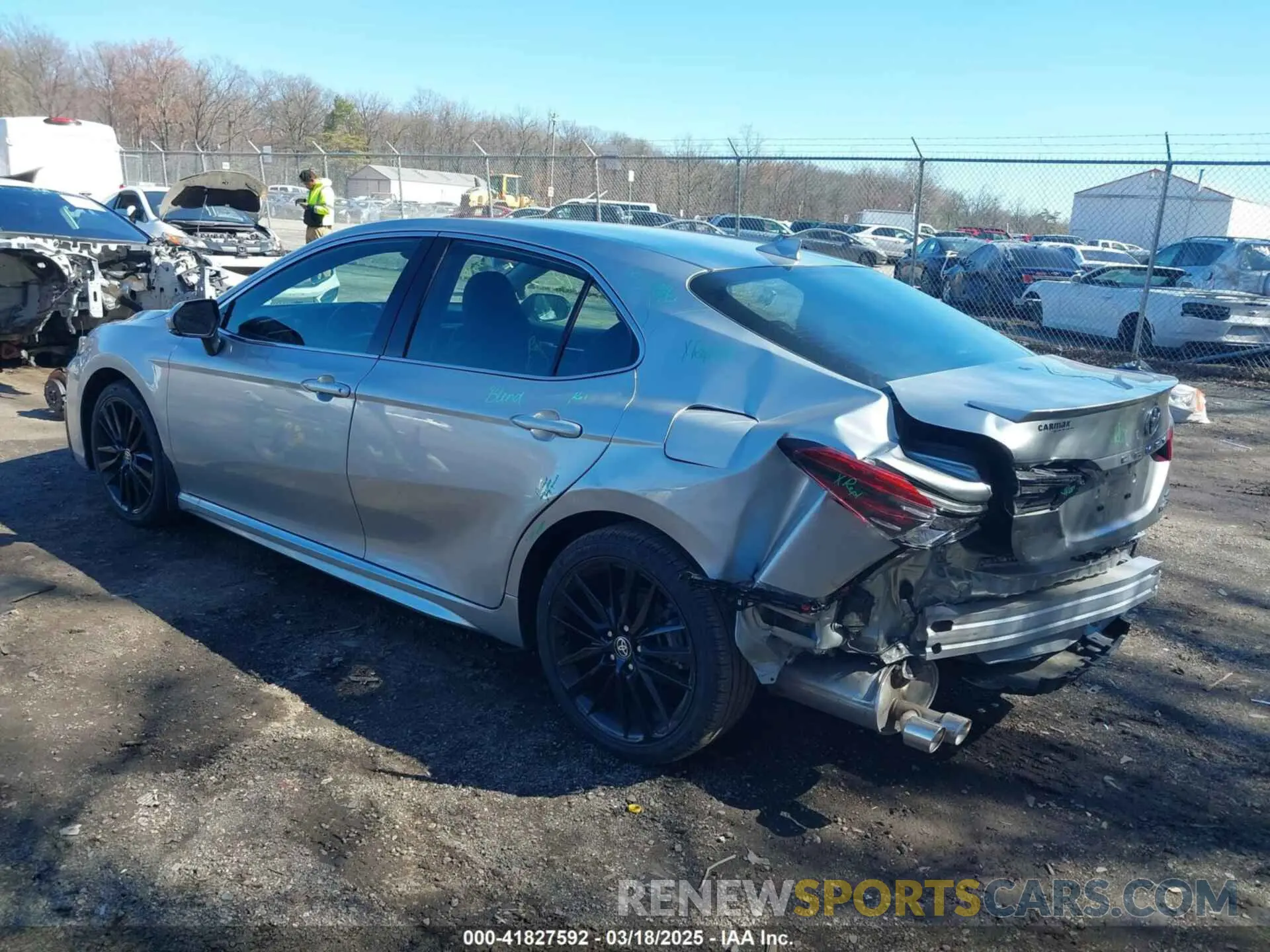 3 fotografías del automóvil dañado 4T1K31AK2RU074804 TOYOTA CAMRY HYBRID 2024