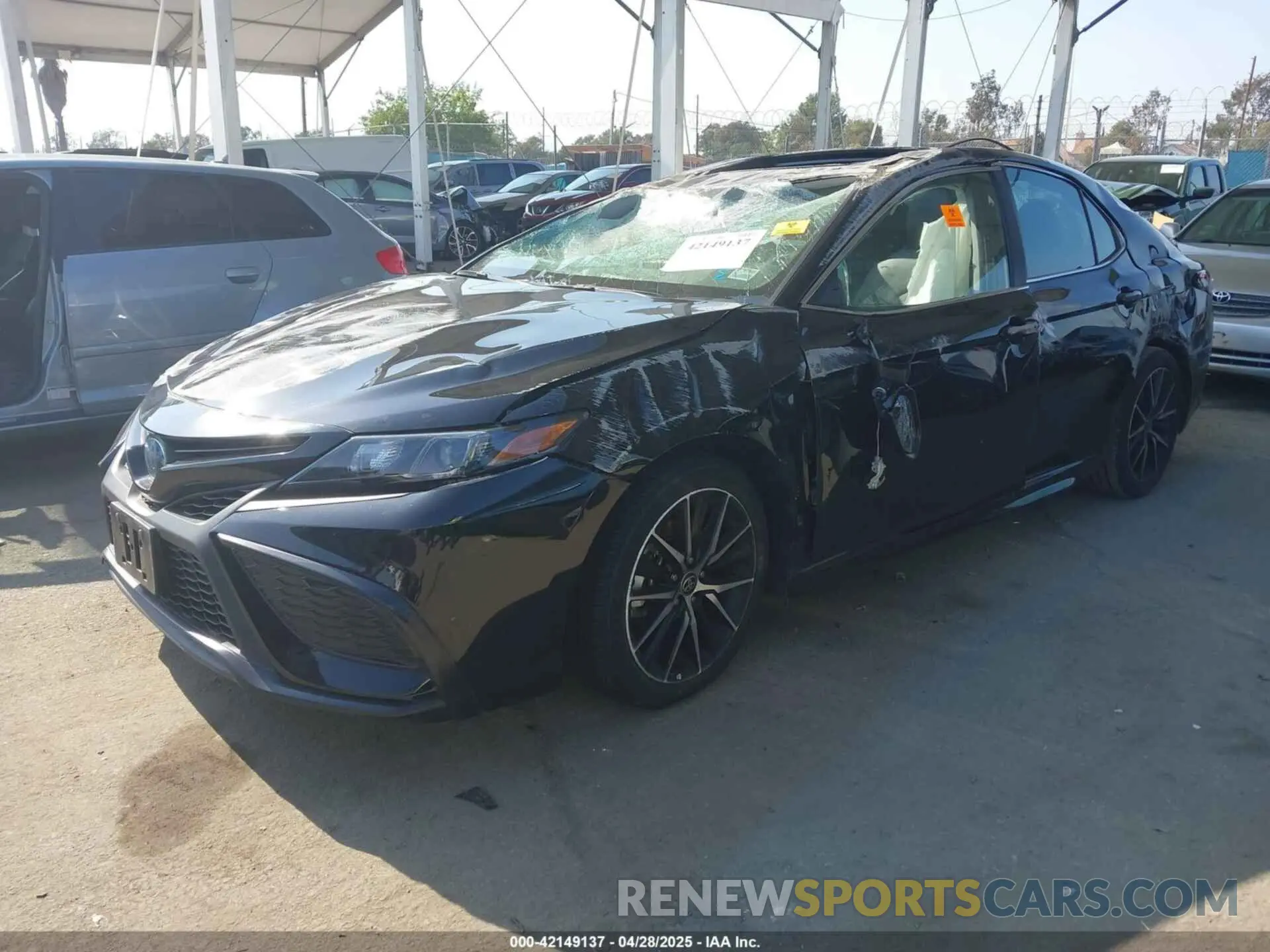 2 fotografías del automóvil dañado 4T1S31AK1RU076947 TOYOTA CAMRY HYBRID 2024