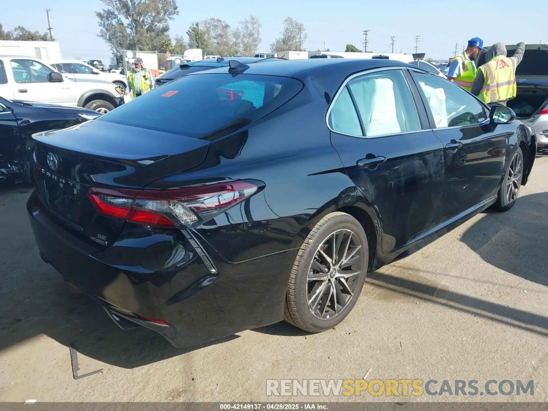 4 fotografías del automóvil dañado 4T1S31AK1RU076947 TOYOTA CAMRY HYBRID 2024