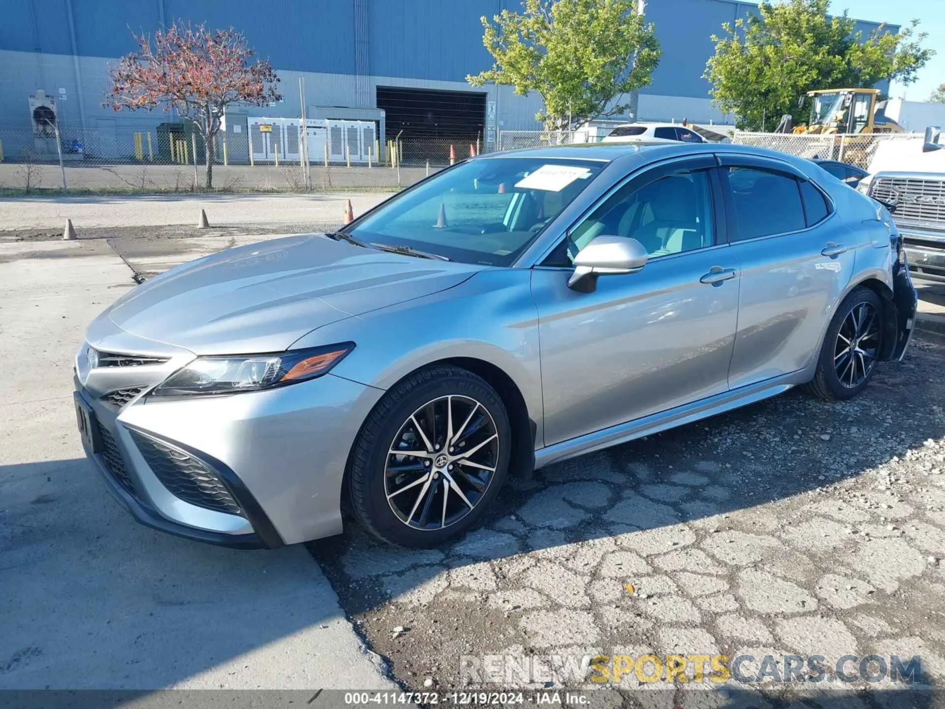 2 fotografías del automóvil dañado 4T1S31AK1RU622419 TOYOTA CAMRY HYBRID 2024