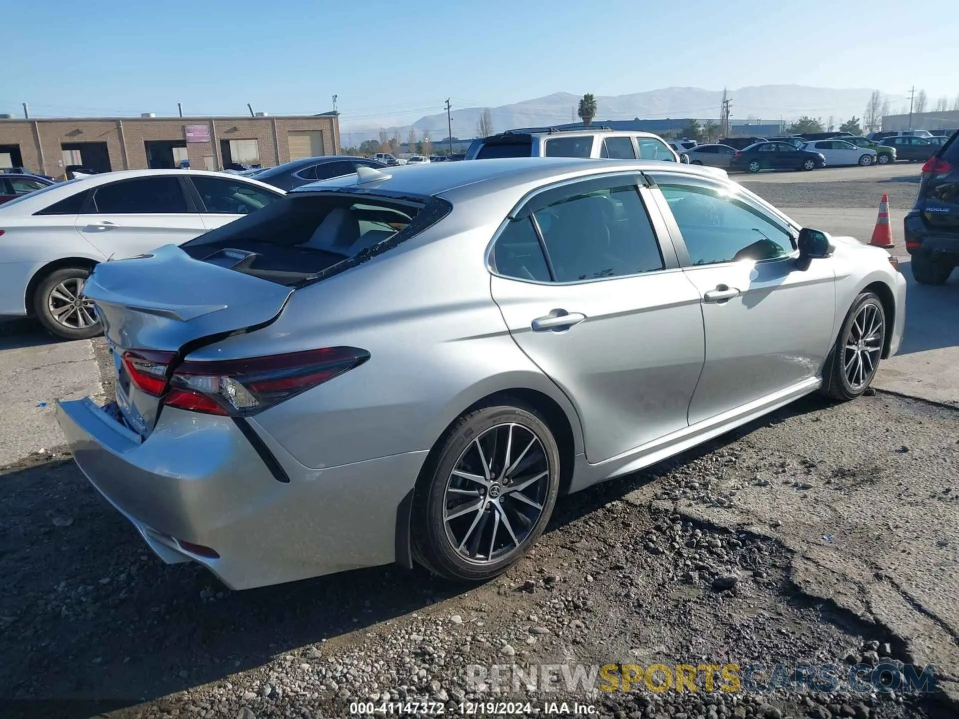 4 fotografías del automóvil dañado 4T1S31AK1RU622419 TOYOTA CAMRY HYBRID 2024