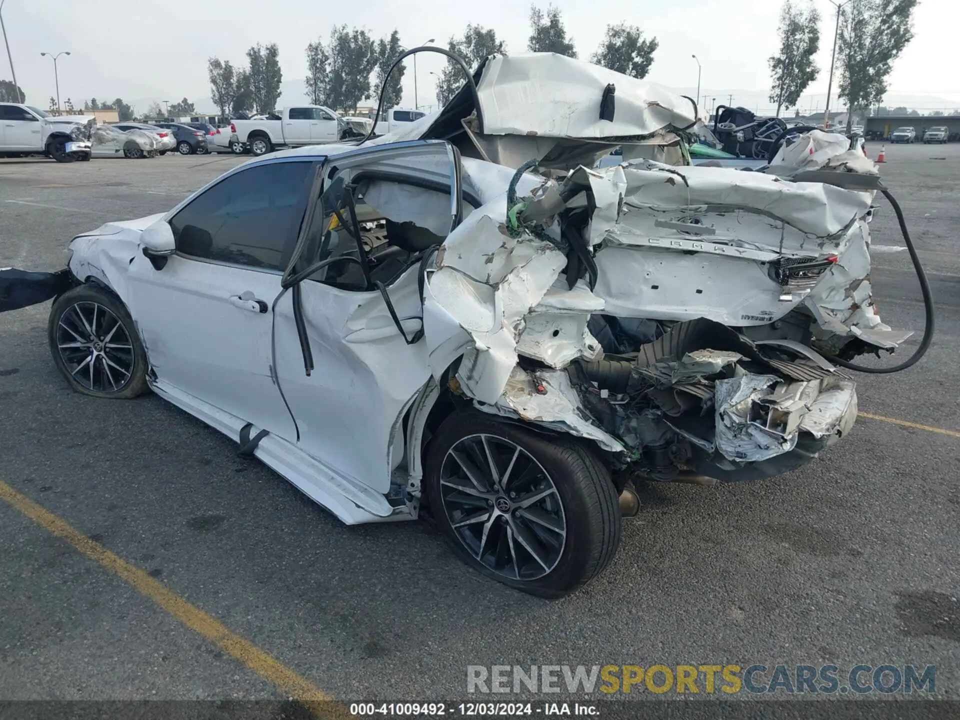 3 fotografías del automóvil dañado 4T1S31AK3RU632577 TOYOTA CAMRY HYBRID 2024