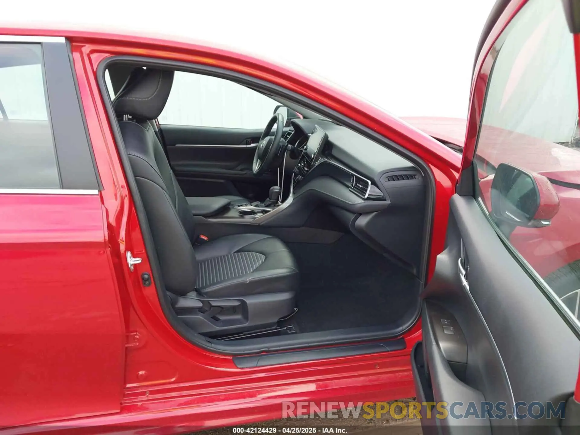 5 fotografías del automóvil dañado 4T1S31AK8RU072183 TOYOTA CAMRY HYBRID 2024