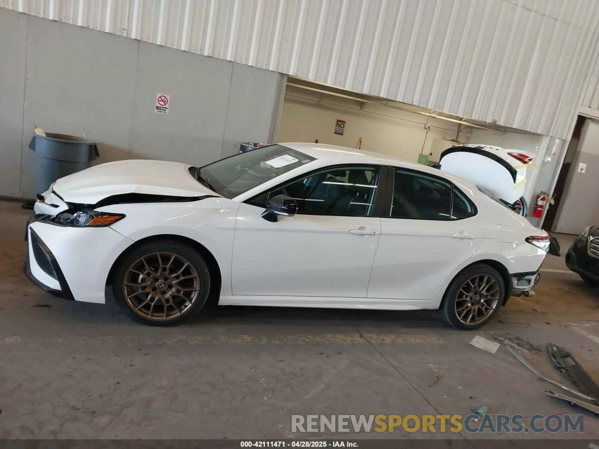 15 fotografías del automóvil dañado 4T1T31AK0RU073025 TOYOTA CAMRY HYBRID 2024