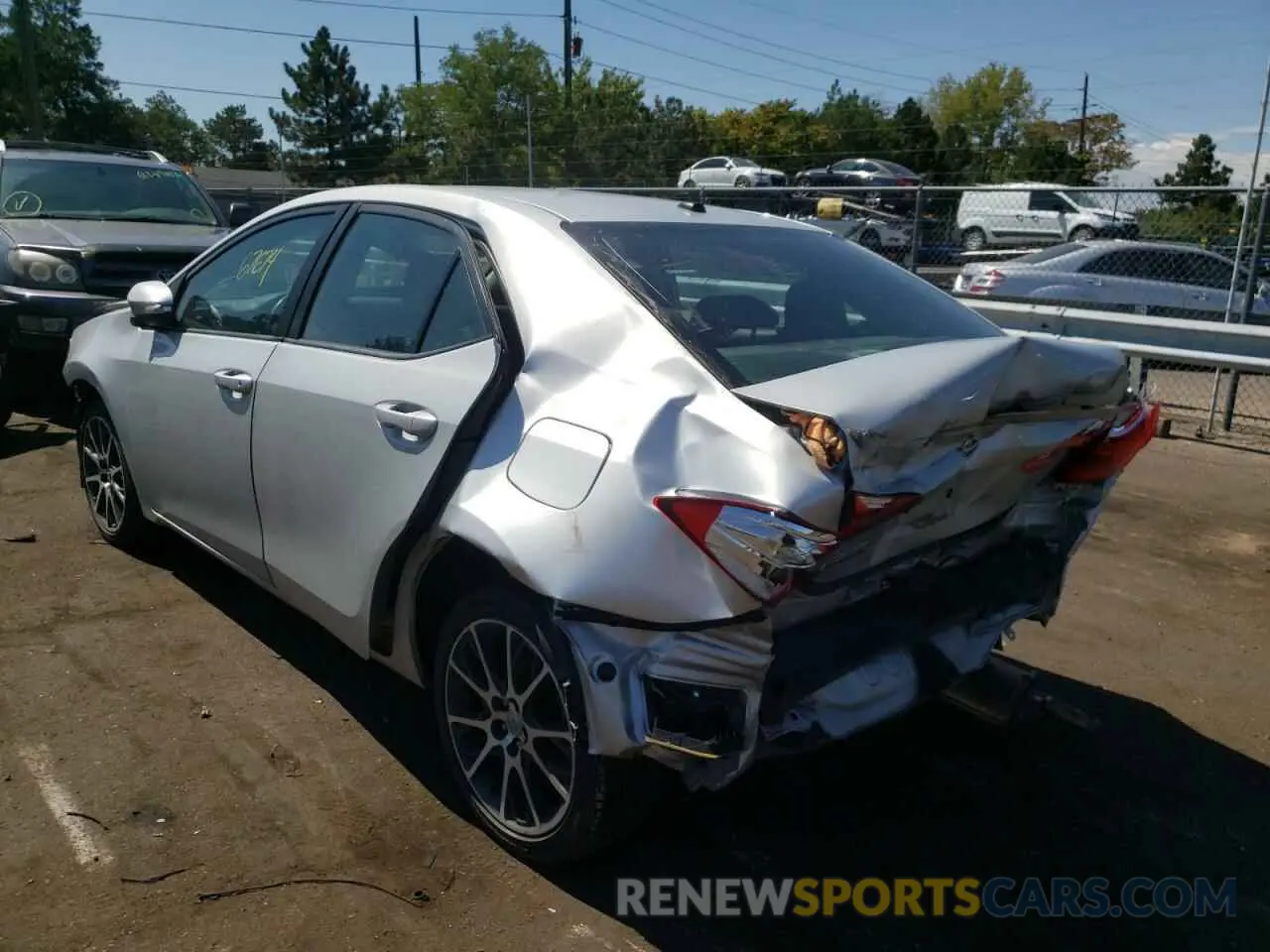 3 fotografías del automóvil dañado 5YFBURHE0HP618776 TOYOTA COROLLA 2017