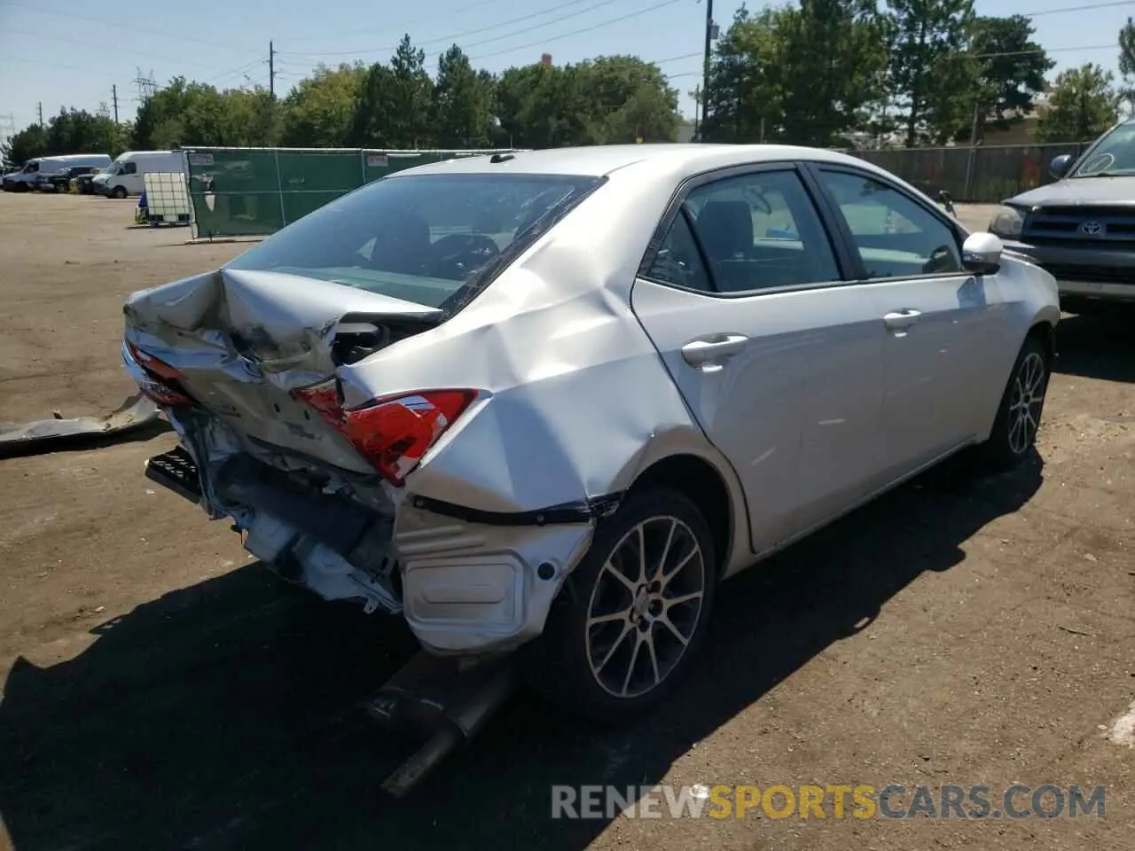 4 fotografías del automóvil dañado 5YFBURHE0HP618776 TOYOTA COROLLA 2017