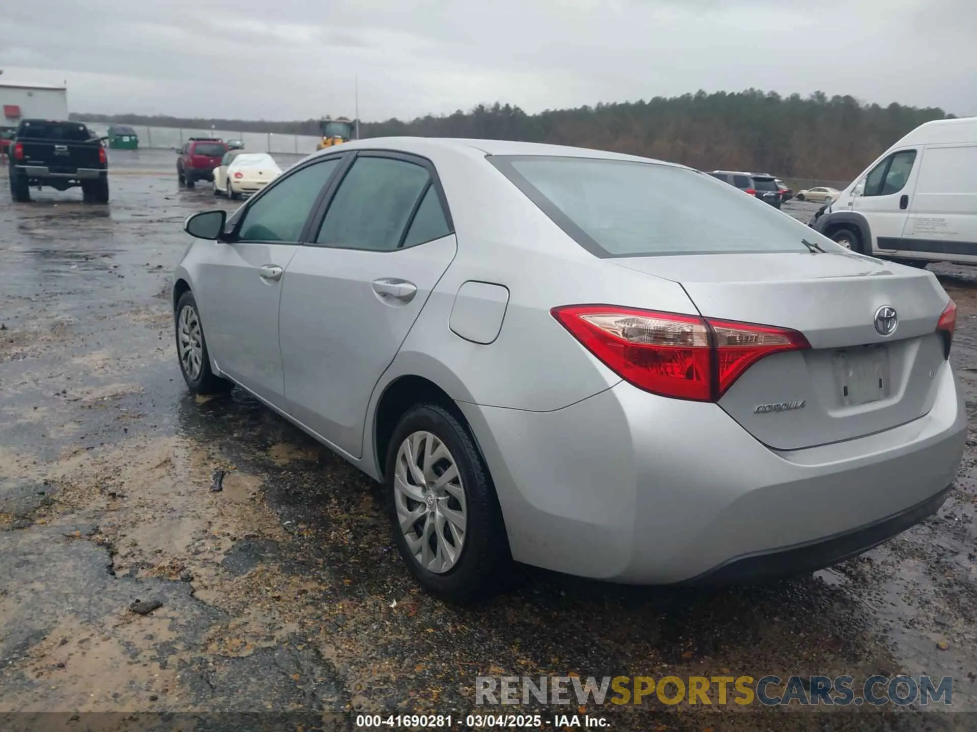 3 fotografías del automóvil dañado 2T1BURHE0KC181014 TOYOTA COROLLA 2019
