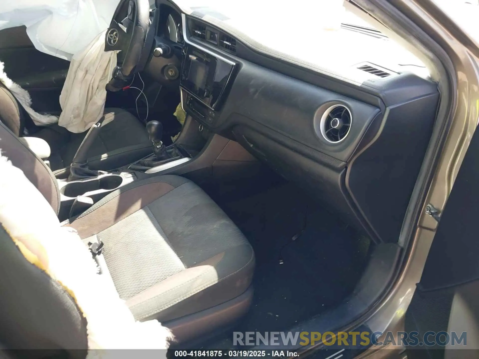 5 fotografías del automóvil dañado 2T1BURHE0KC204159 TOYOTA COROLLA 2019