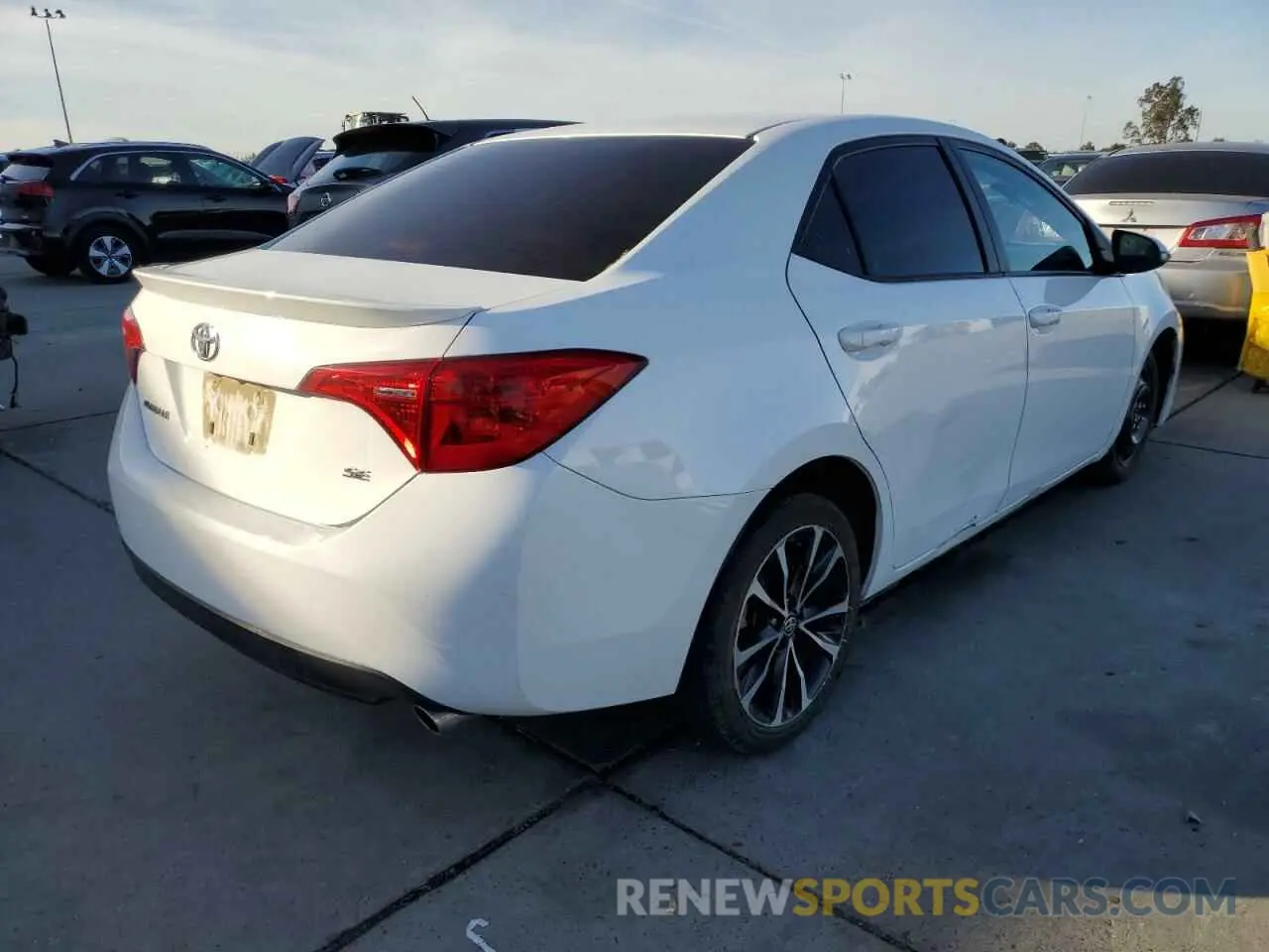 4 fotografías del automóvil dañado 2T1BURHE0KC206462 TOYOTA COROLLA 2019