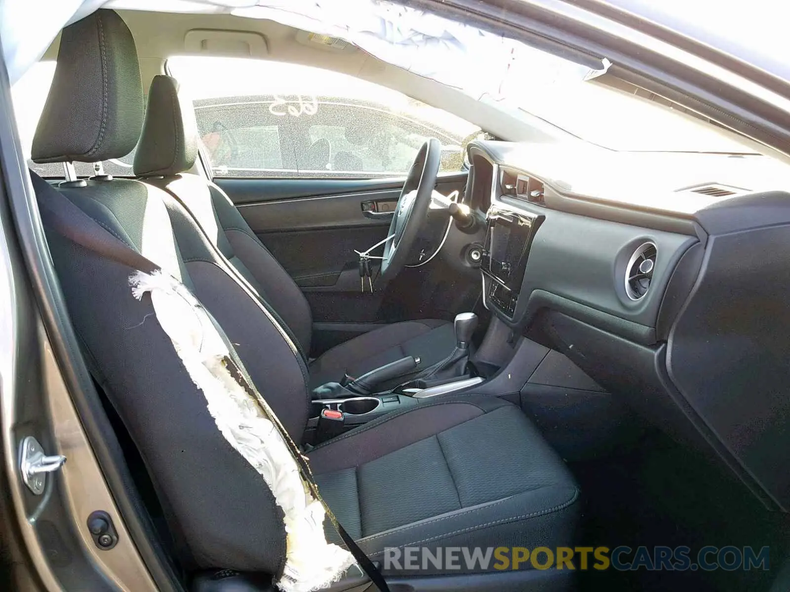 5 fotografías del automóvil dañado 2T1BURHE0KC215954 TOYOTA COROLLA 2019