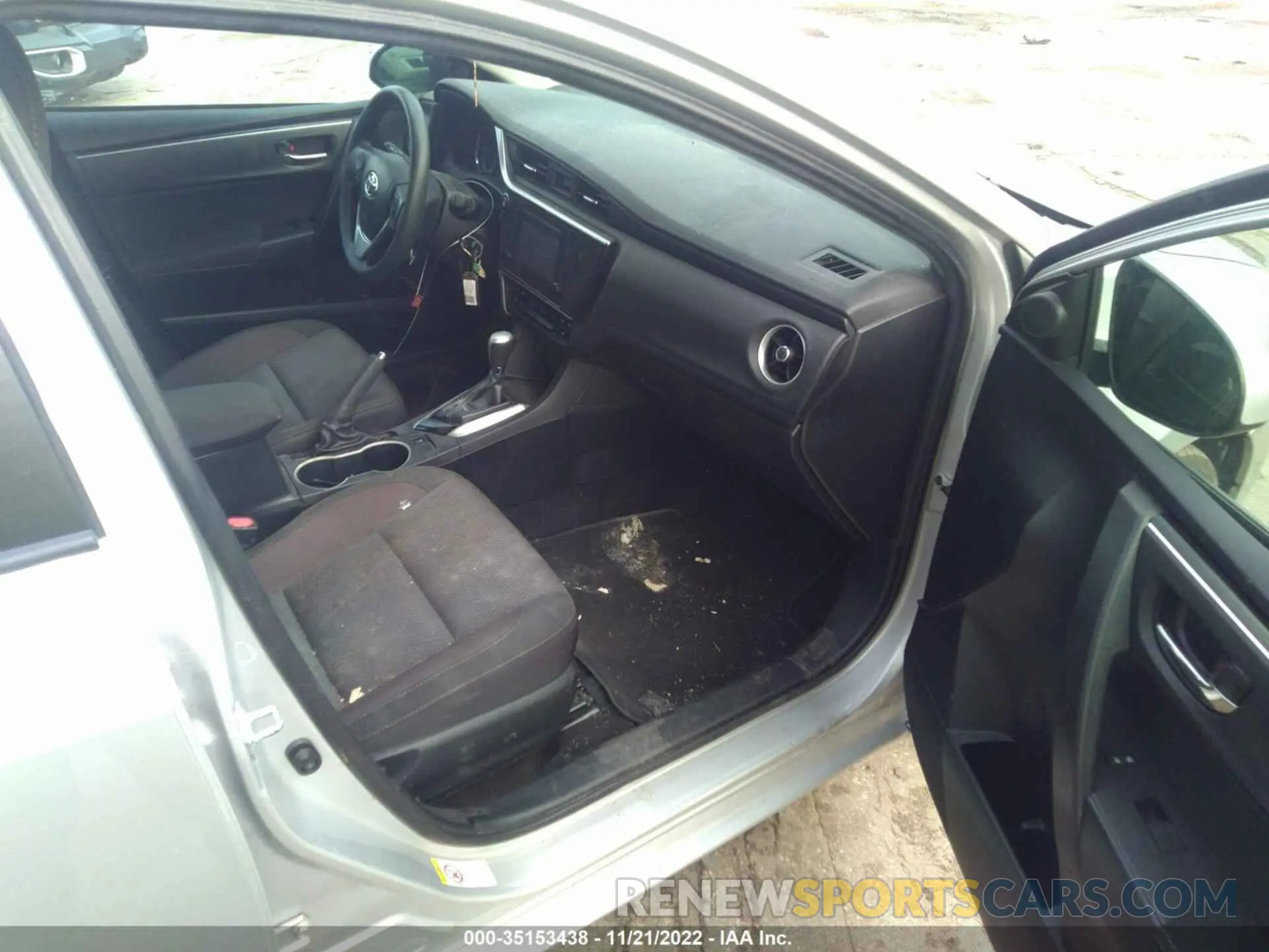 5 fotografías del automóvil dañado 2T1BURHE0KC240708 TOYOTA COROLLA 2019