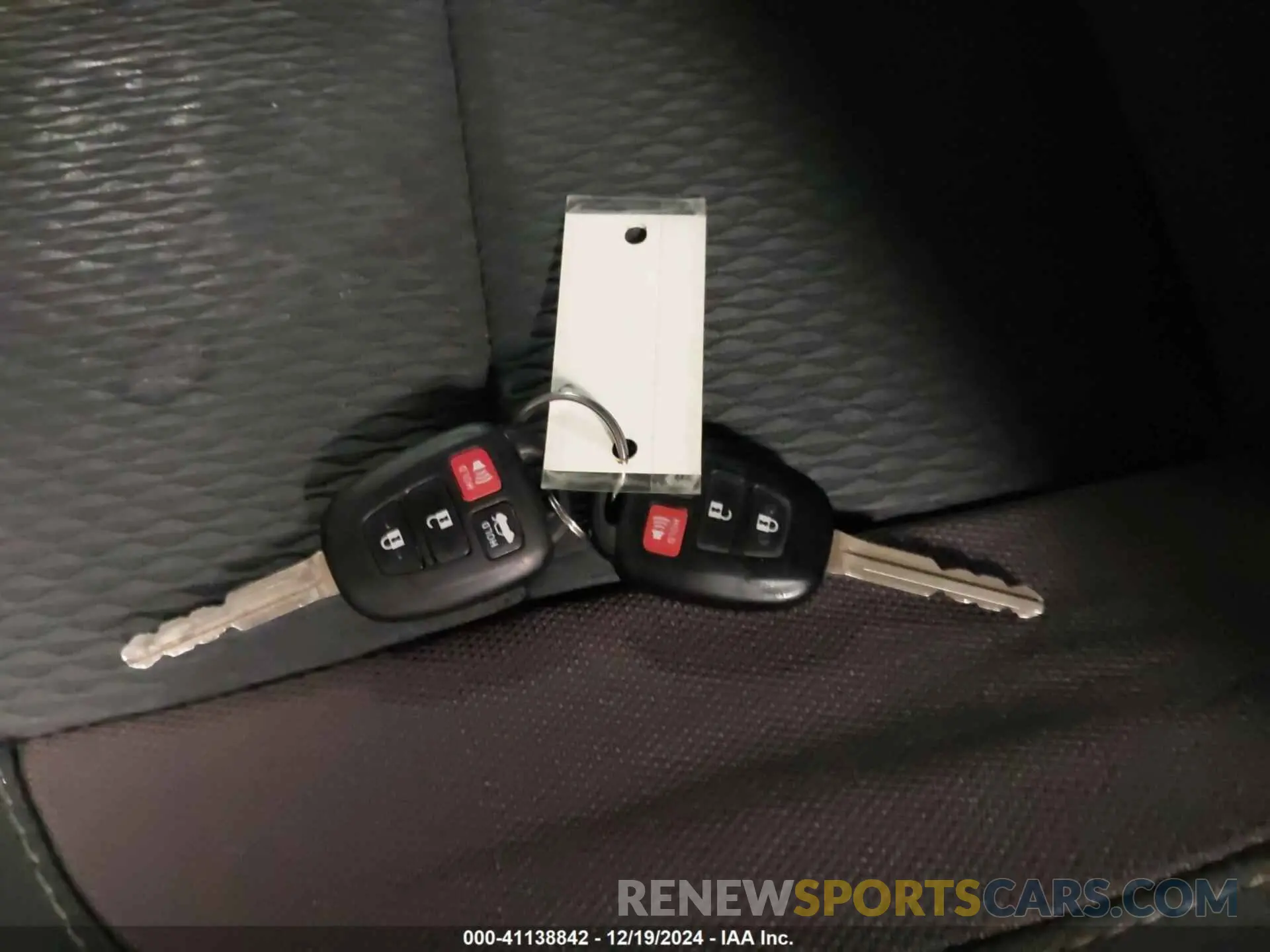 11 fotografías del automóvil dañado 2T1BURHE1KC171494 TOYOTA COROLLA 2019