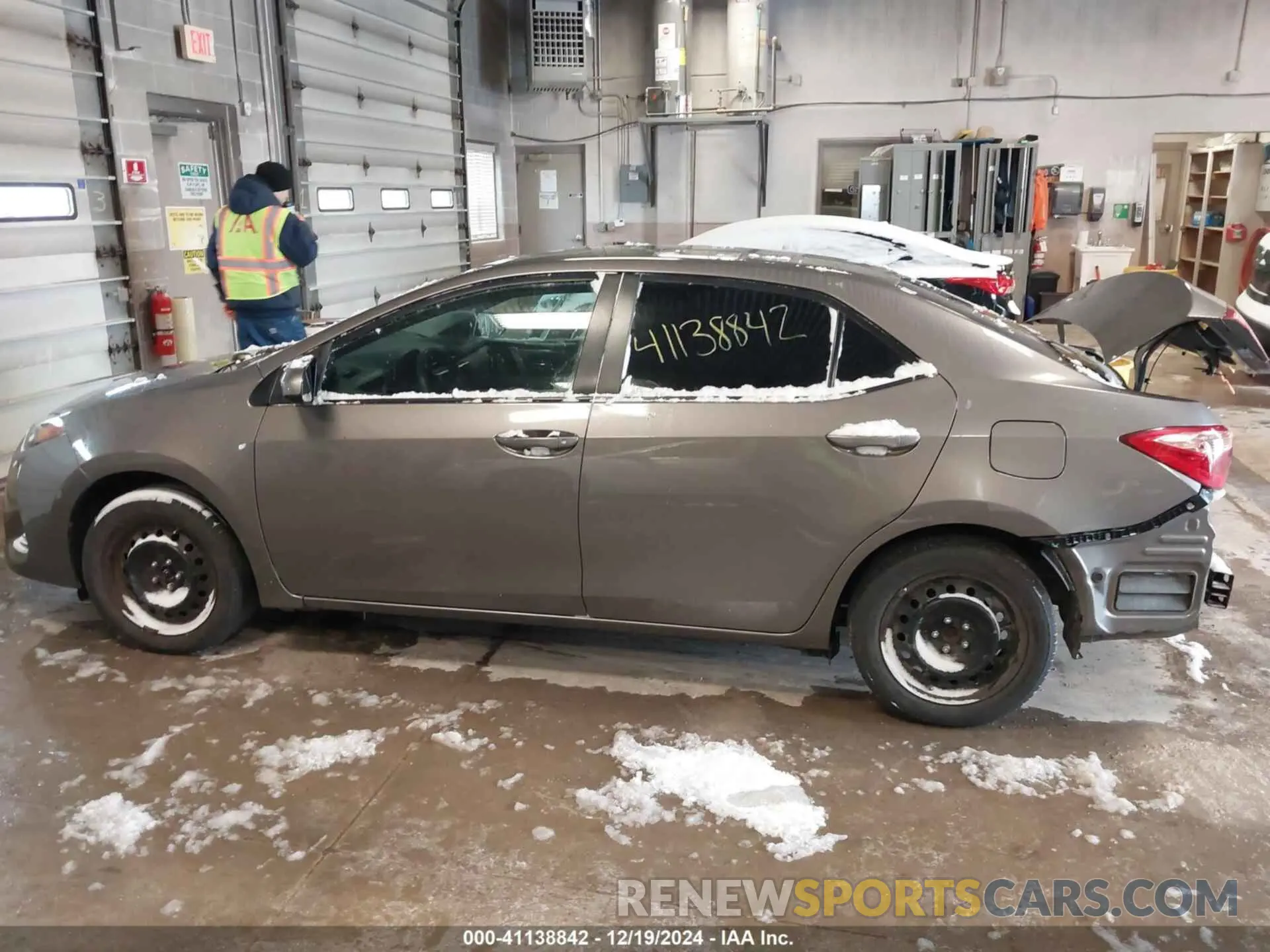 14 fotografías del automóvil dañado 2T1BURHE1KC171494 TOYOTA COROLLA 2019