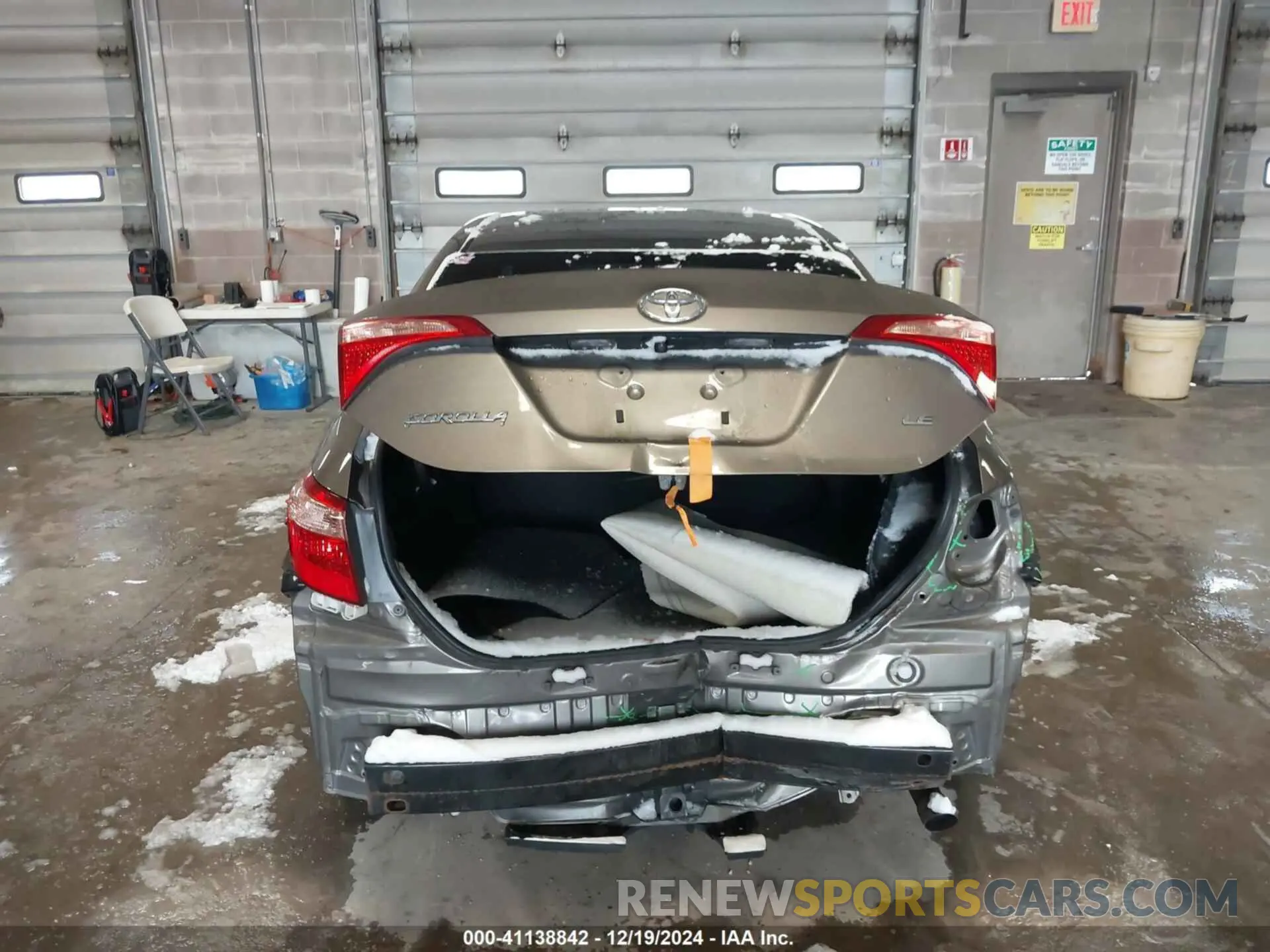 16 fotografías del automóvil dañado 2T1BURHE1KC171494 TOYOTA COROLLA 2019