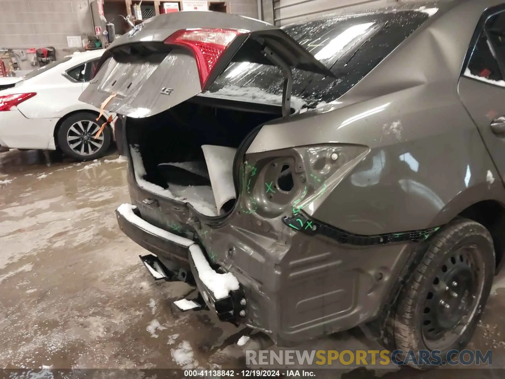17 fotografías del automóvil dañado 2T1BURHE1KC171494 TOYOTA COROLLA 2019