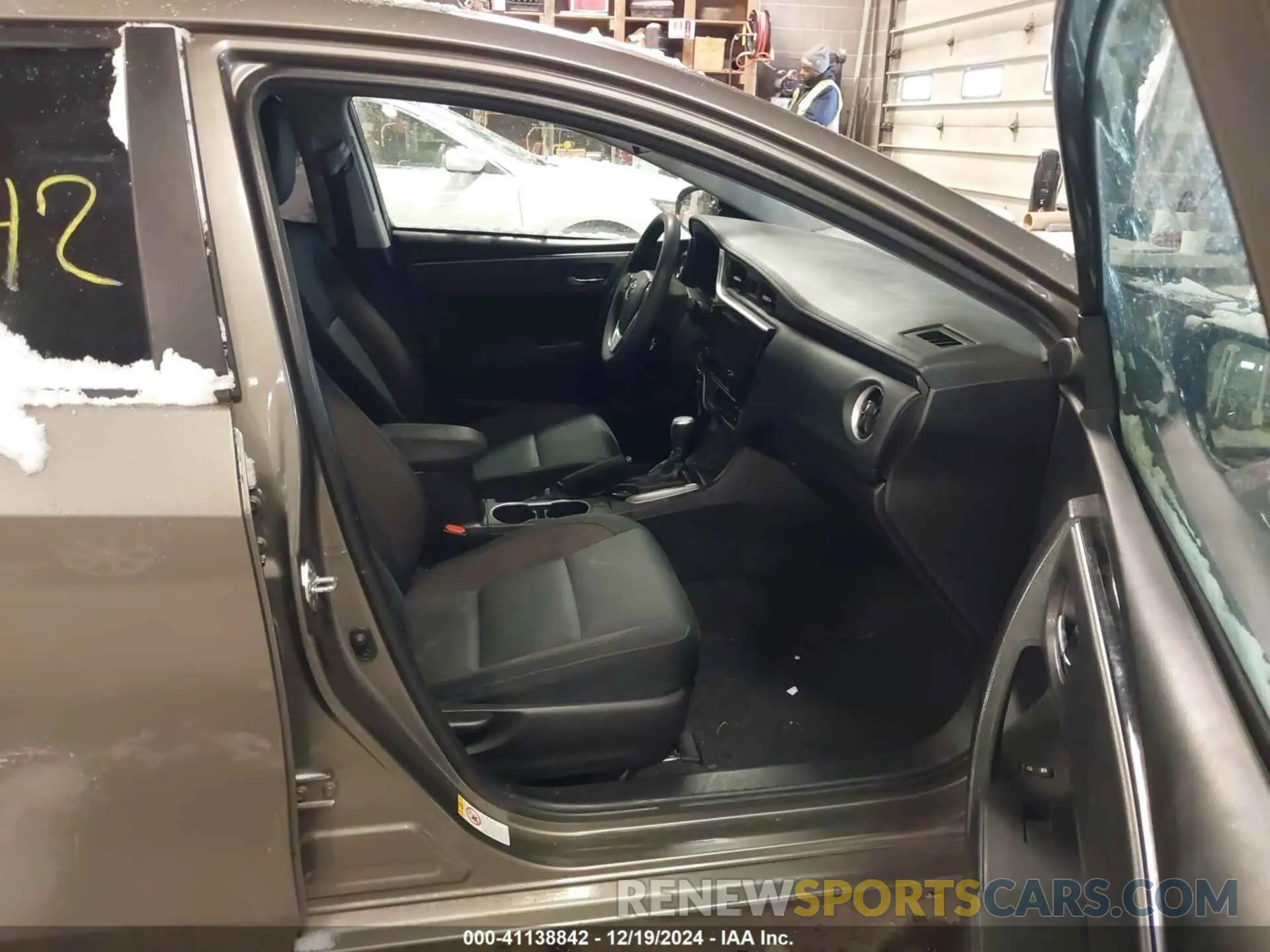5 fotografías del automóvil dañado 2T1BURHE1KC171494 TOYOTA COROLLA 2019