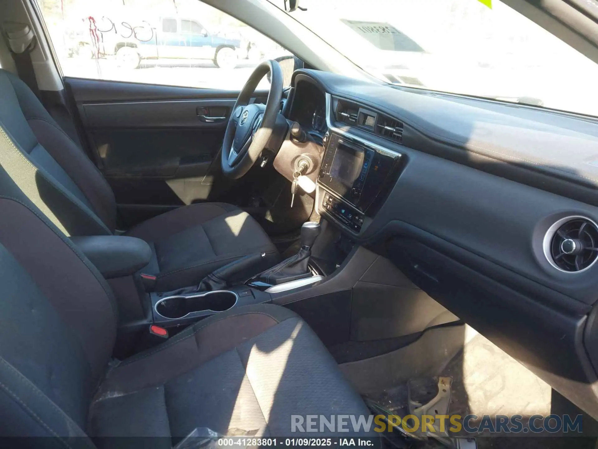 5 fotografías del automóvil dañado 2T1BURHE1KC216062 TOYOTA COROLLA 2019