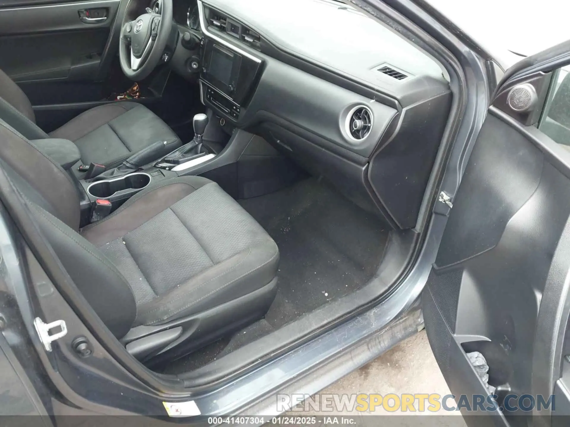 5 fotografías del automóvil dañado 2T1BURHE1KC240460 TOYOTA COROLLA 2019