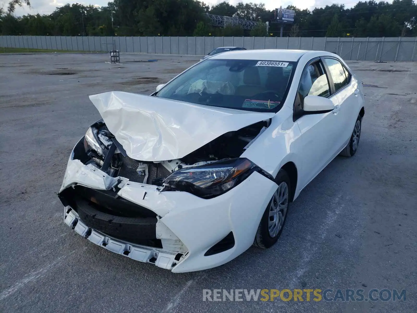 2 fotografías del automóvil dañado 2T1BURHE2KC175456 TOYOTA COROLLA 2019